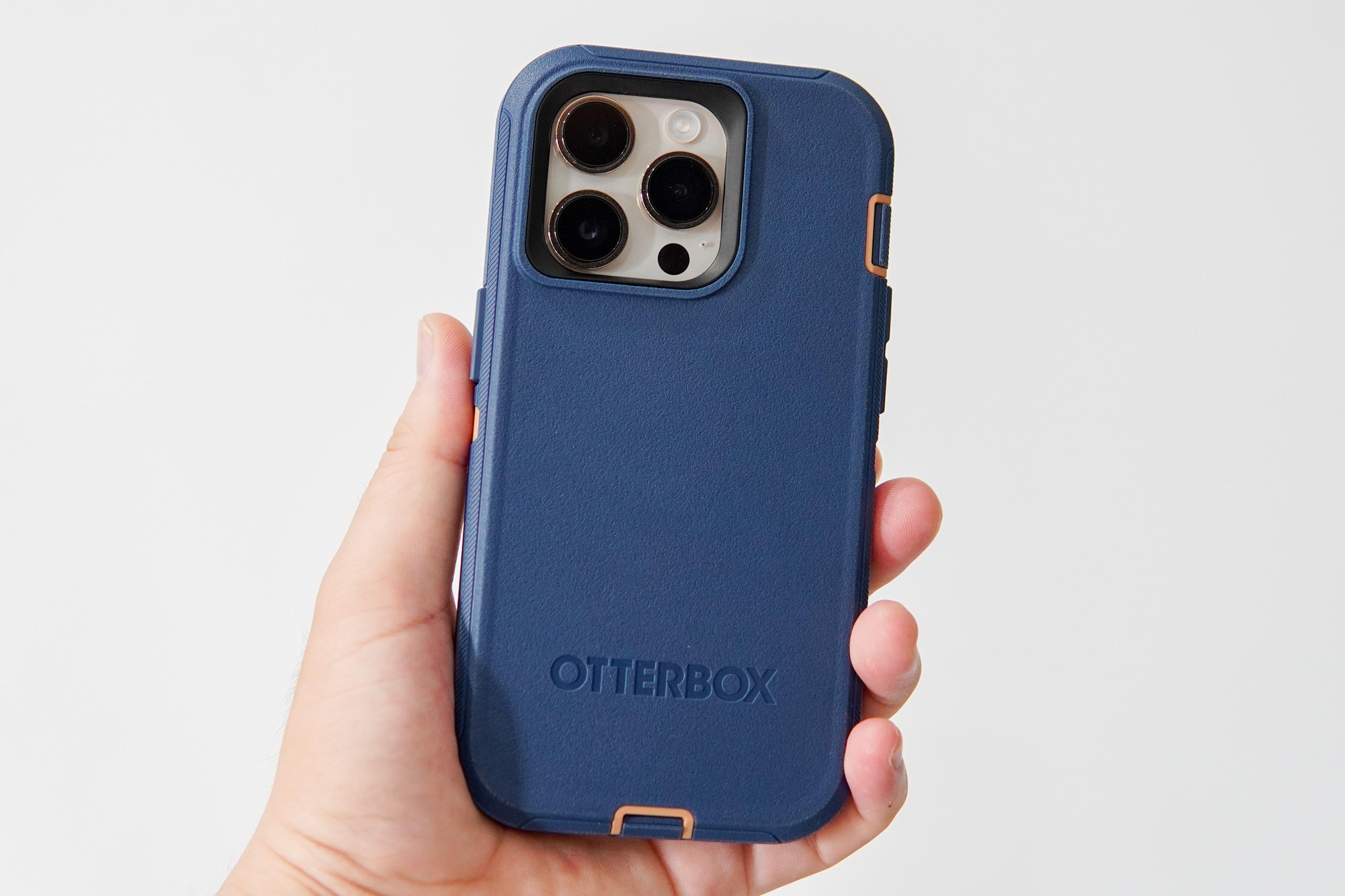 Trên tay Ốp lưng OtterBox cho iPhone 14 Pro – Siêu bền, hầm hồ nhưng cũng rất thời trang, kèm phụ kiện hữu ích