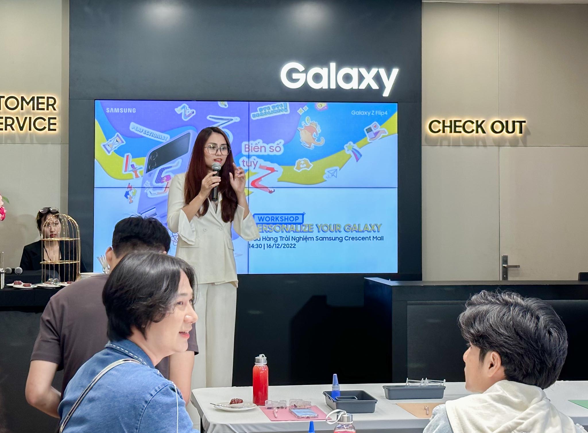 Samsung ra mắt không gian phụ kiện “Cá nhân hóa cùng Galaxy” độc quyền tại chuỗi cửa hàng trải nghiệm Samsung