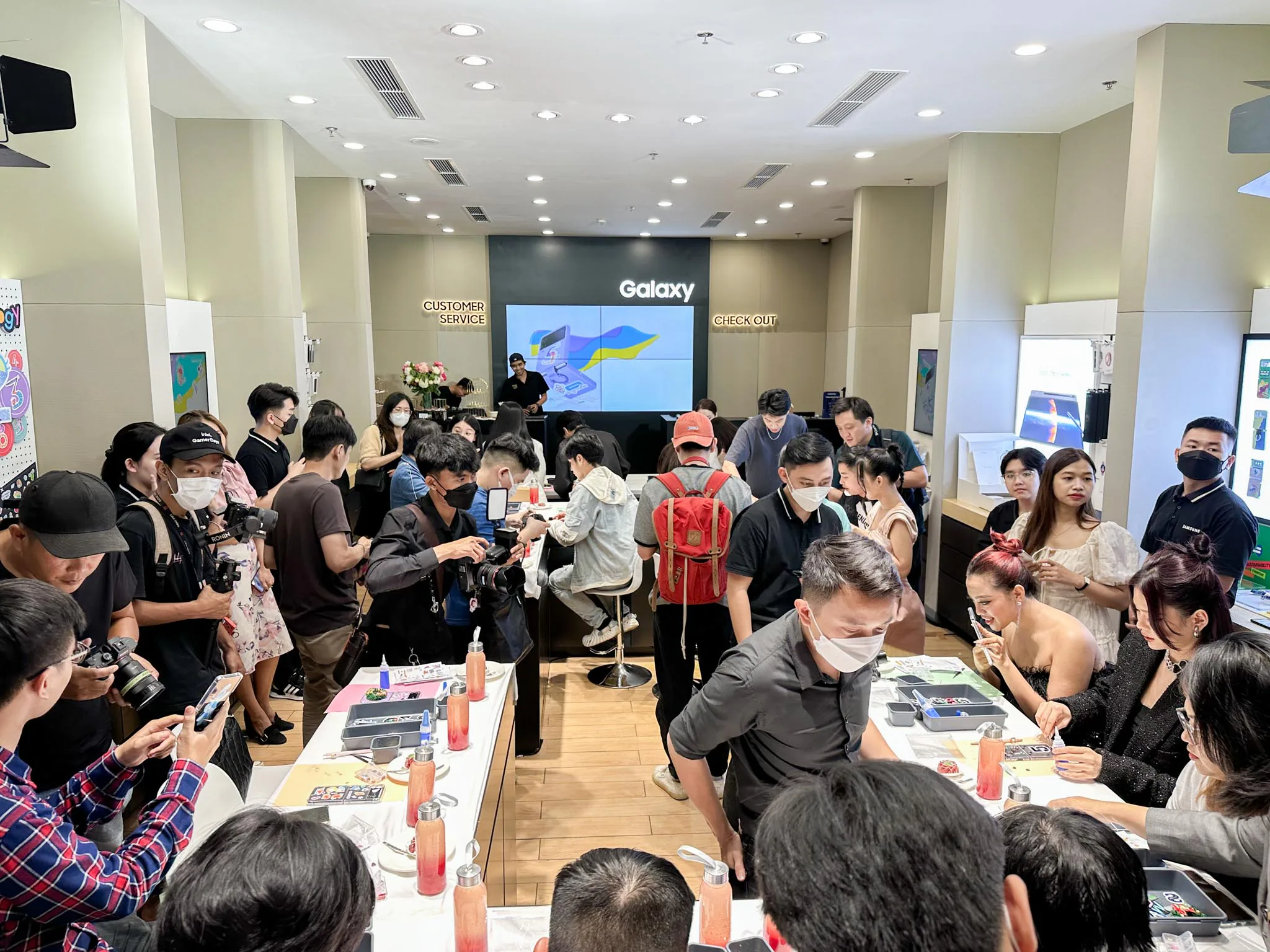 Samsung ra mắt không gian phụ kiện “Cá nhân hóa cùng Galaxy” độc quyền tại chuỗi cửa hàng trải nghiệm Samsung
