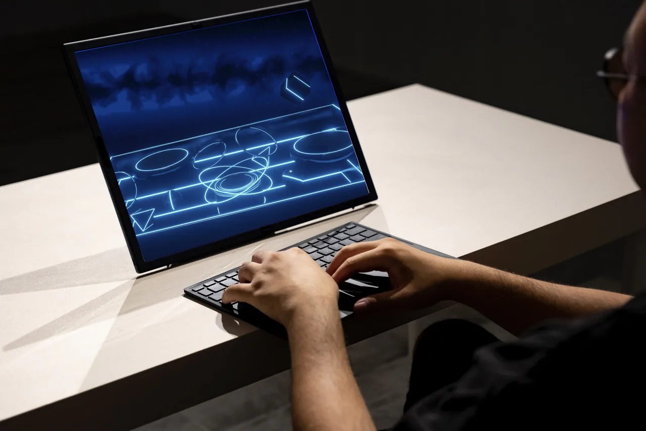 Cùng ASUS và Tùng Crazy Monkey “Tiên phong. Bứt phá quỹ đạo”, mở ra kỷ nguyên laptop màn hình gập hoàn toàn mới