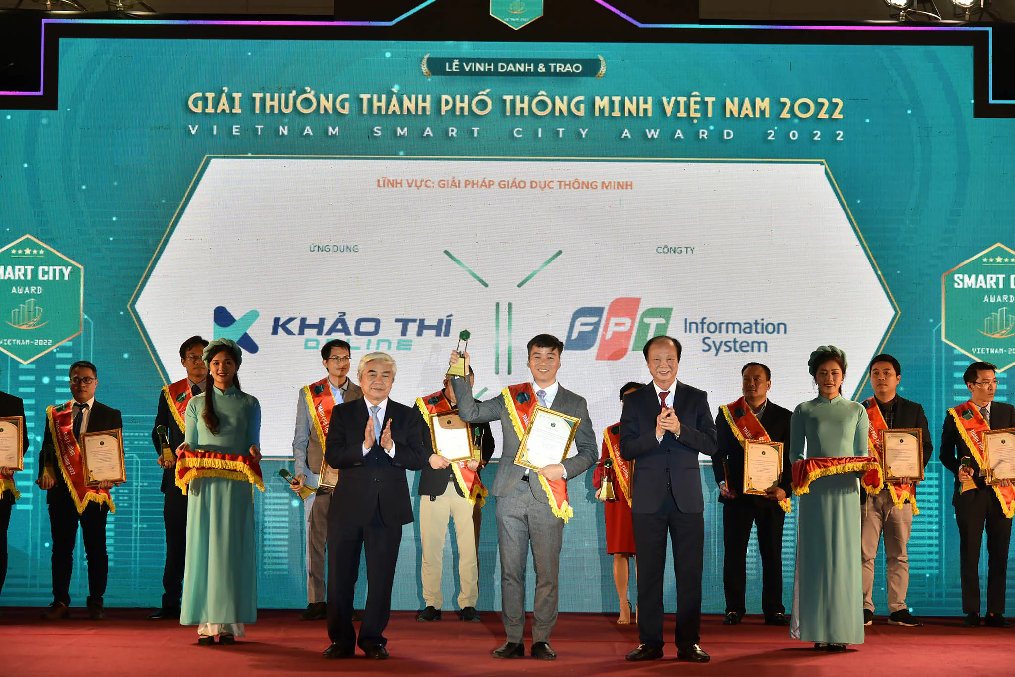 FPT trình diễn hệ sinh thái thành phố thông minh tại Smart City summit 2022