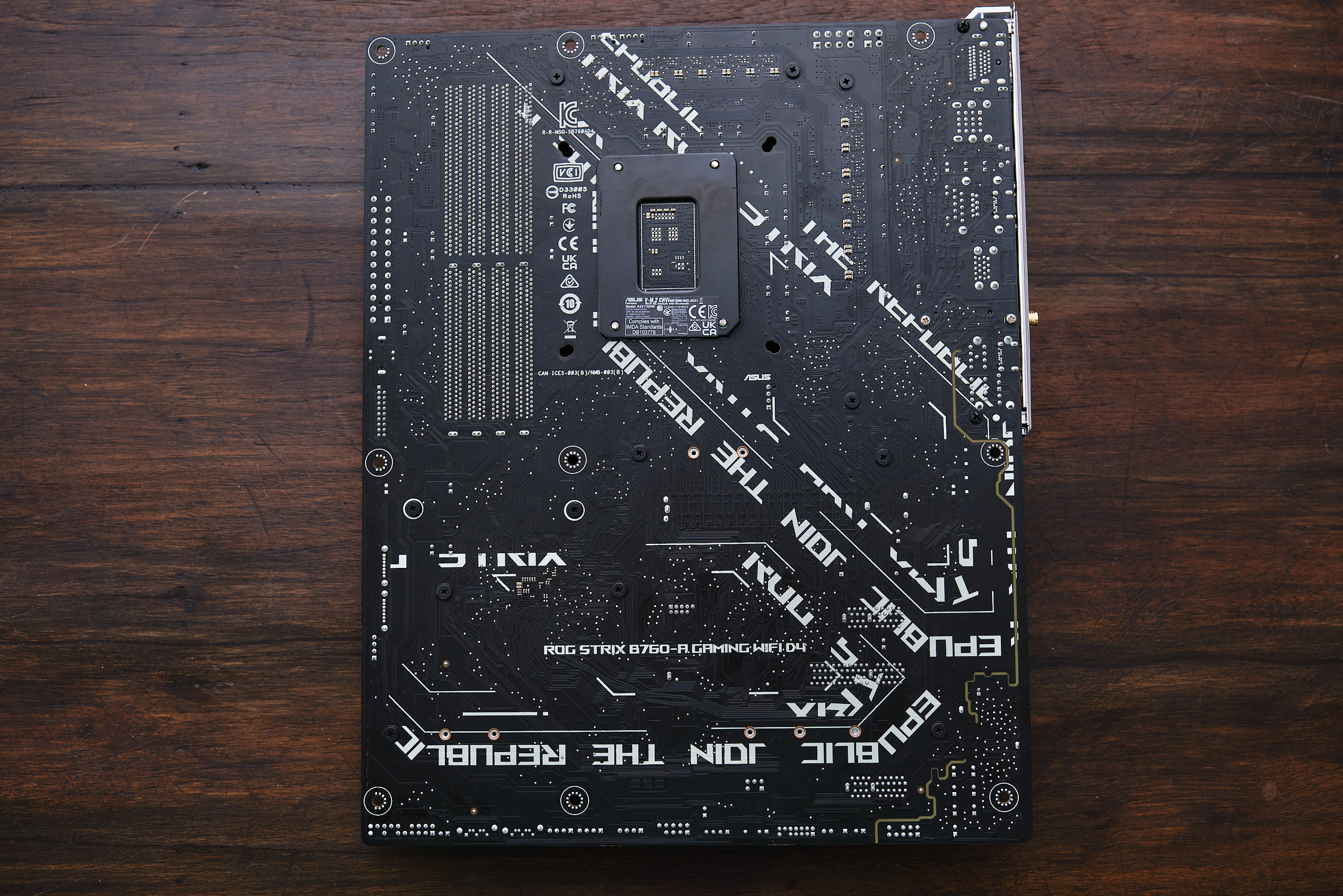 Trên tay bo mạch chủ ASUS ROG STRIX B760-A Gaming WiFi D4: Kích thước ATX với thiết kế đẹp mắt, hiệu năng mạnh mẽ hỗ trợ CPU Intel thế hệ 13