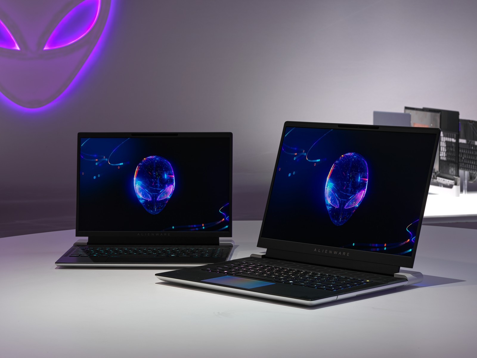 Alienware trình làng bản cải tiến dòng Laptop Armada kinh điển tại CES 2023