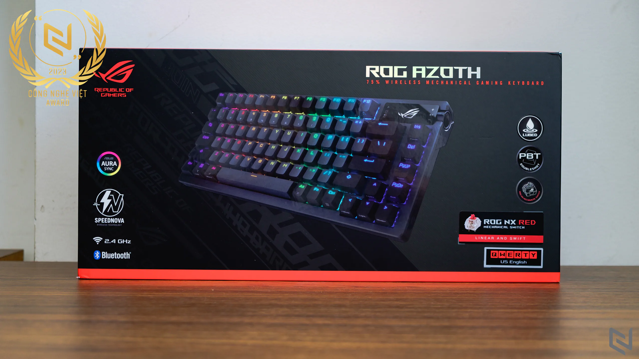 Đánh giá bàn phím cơ ASUS ROG Azoth: Kiểu dáng 75% gọn gàng, màn hình OLED với núm gạt, đặc biệt là bộ lube đi kèm
