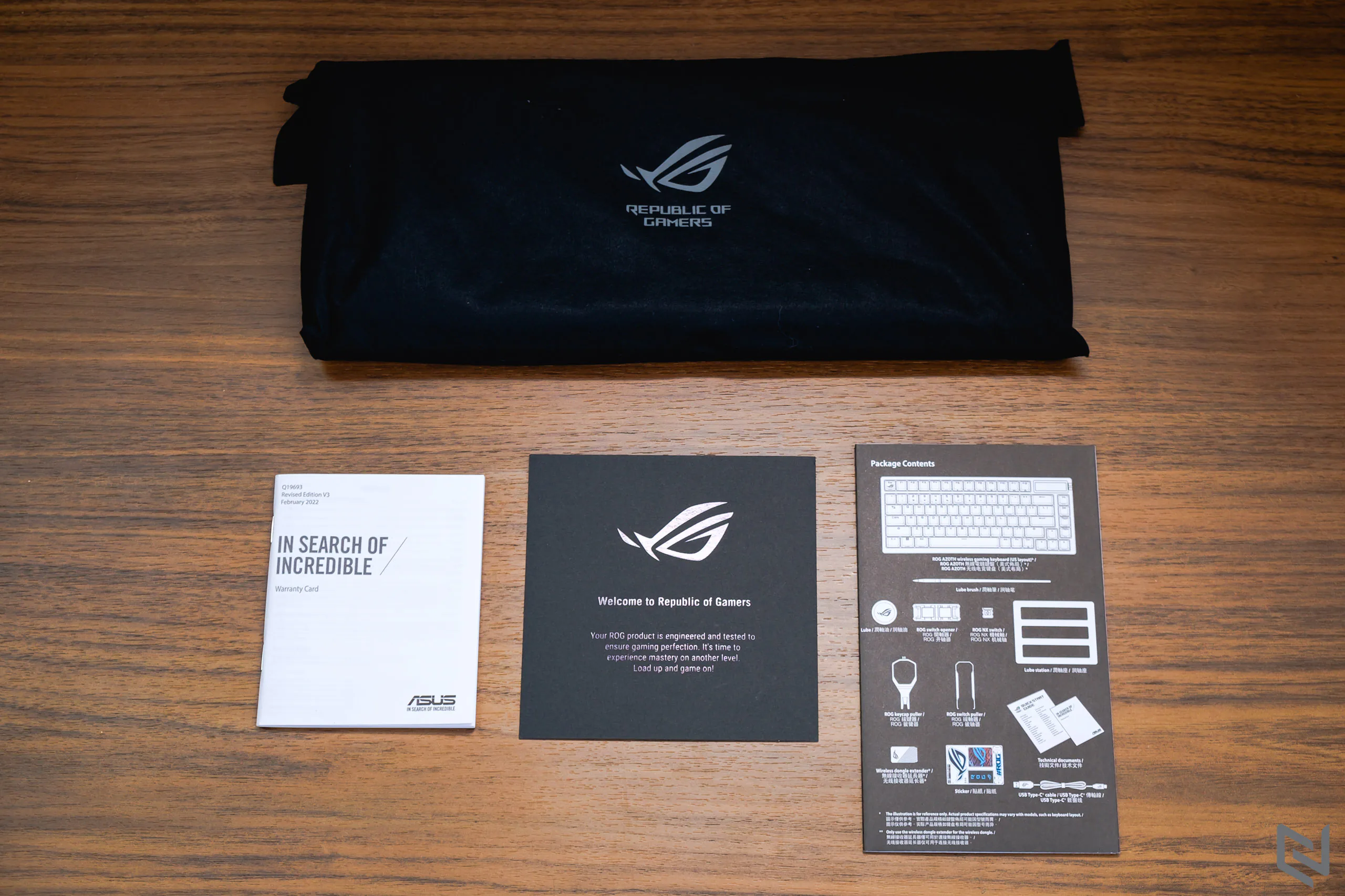 Đánh giá bàn phím cơ ASUS ROG Azoth: Kiểu dáng 75% gọn gàng, màn hình OLED với núm gạt, đặc biệt là bộ lube đi kèm
