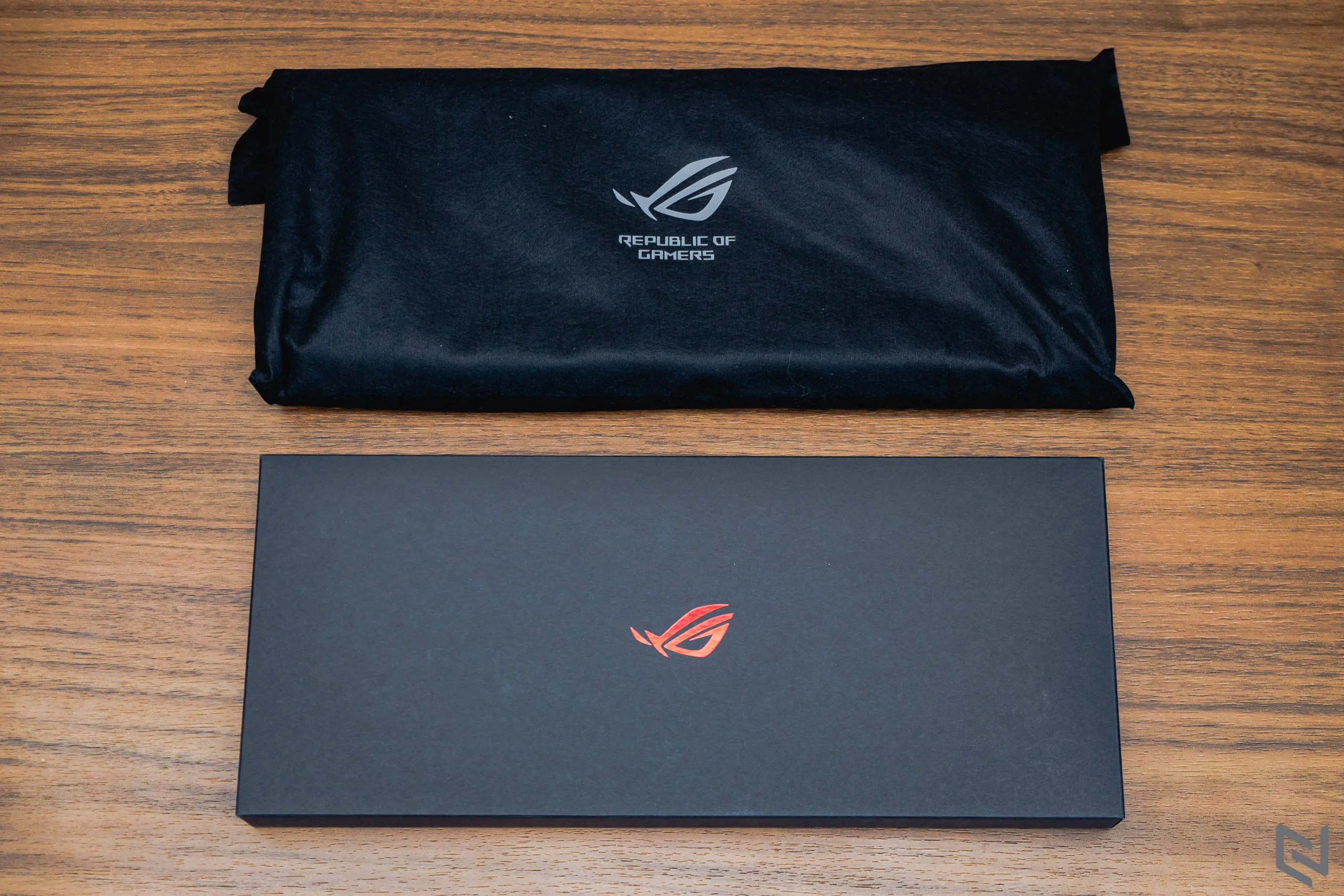 Đánh giá bàn phím cơ ASUS ROG Azoth: Kiểu dáng 75% gọn gàng, màn hình OLED với núm gạt, đặc biệt là bộ lube đi kèm