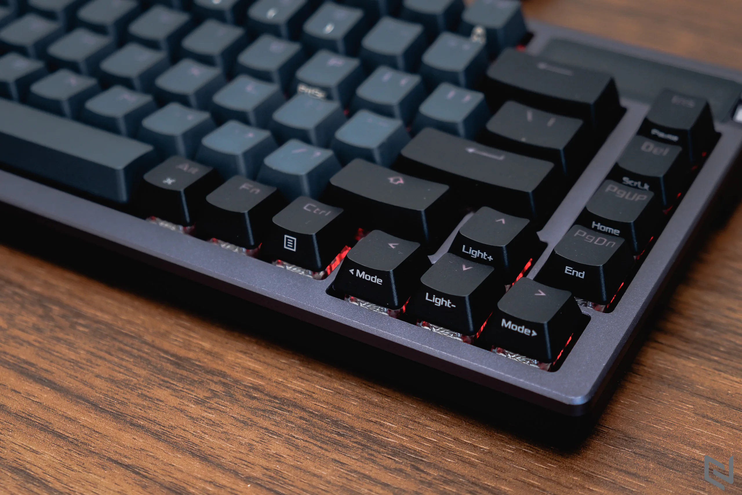 Đánh giá bàn phím cơ ASUS ROG Azoth: Kiểu dáng 75% gọn gàng, màn hình OLED với núm gạt, đặc biệt là bộ lube đi kèm