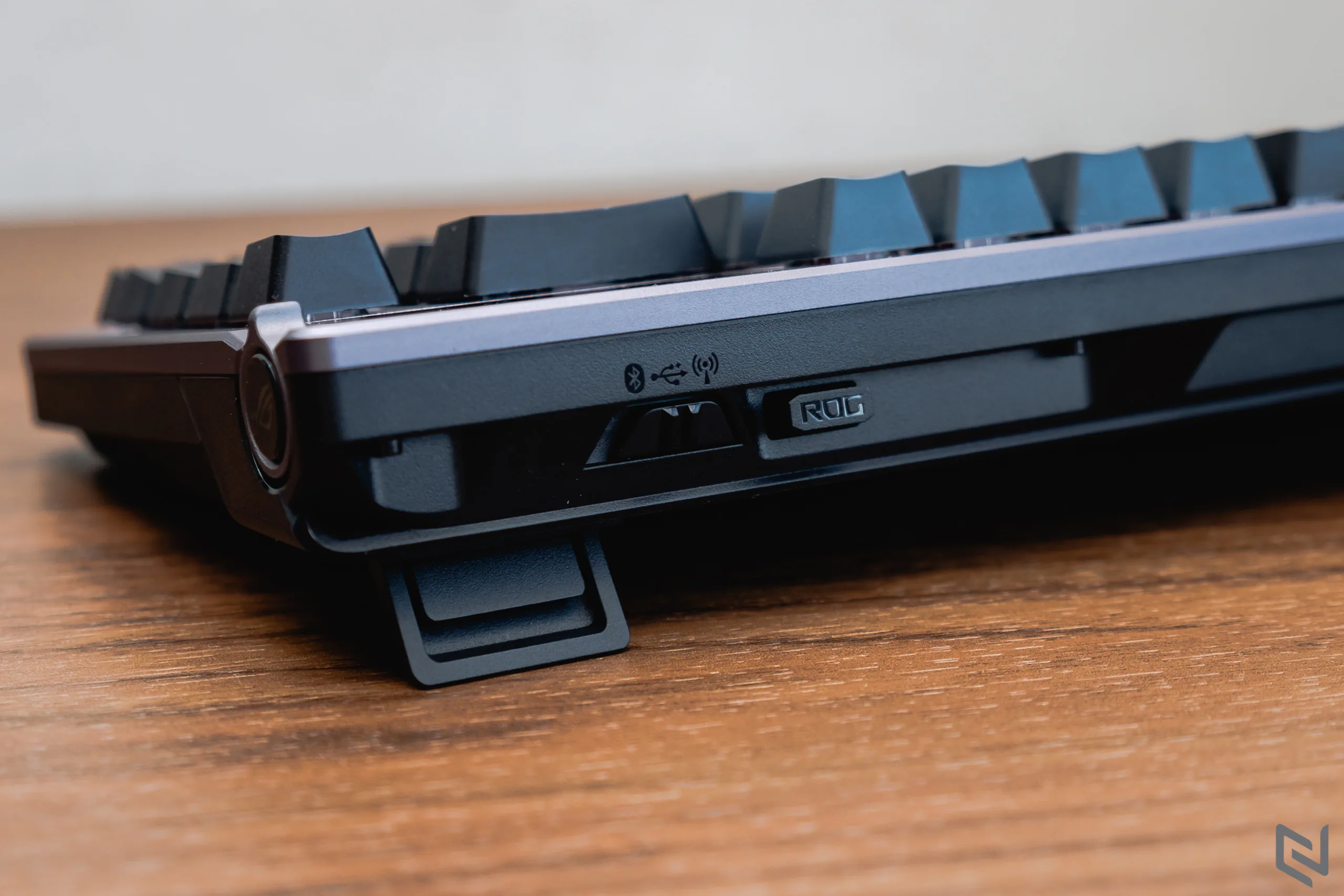 Đánh giá bàn phím cơ ASUS ROG Azoth: Kiểu dáng 75% gọn gàng, màn hình OLED với núm gạt, đặc biệt là bộ lube đi kèm