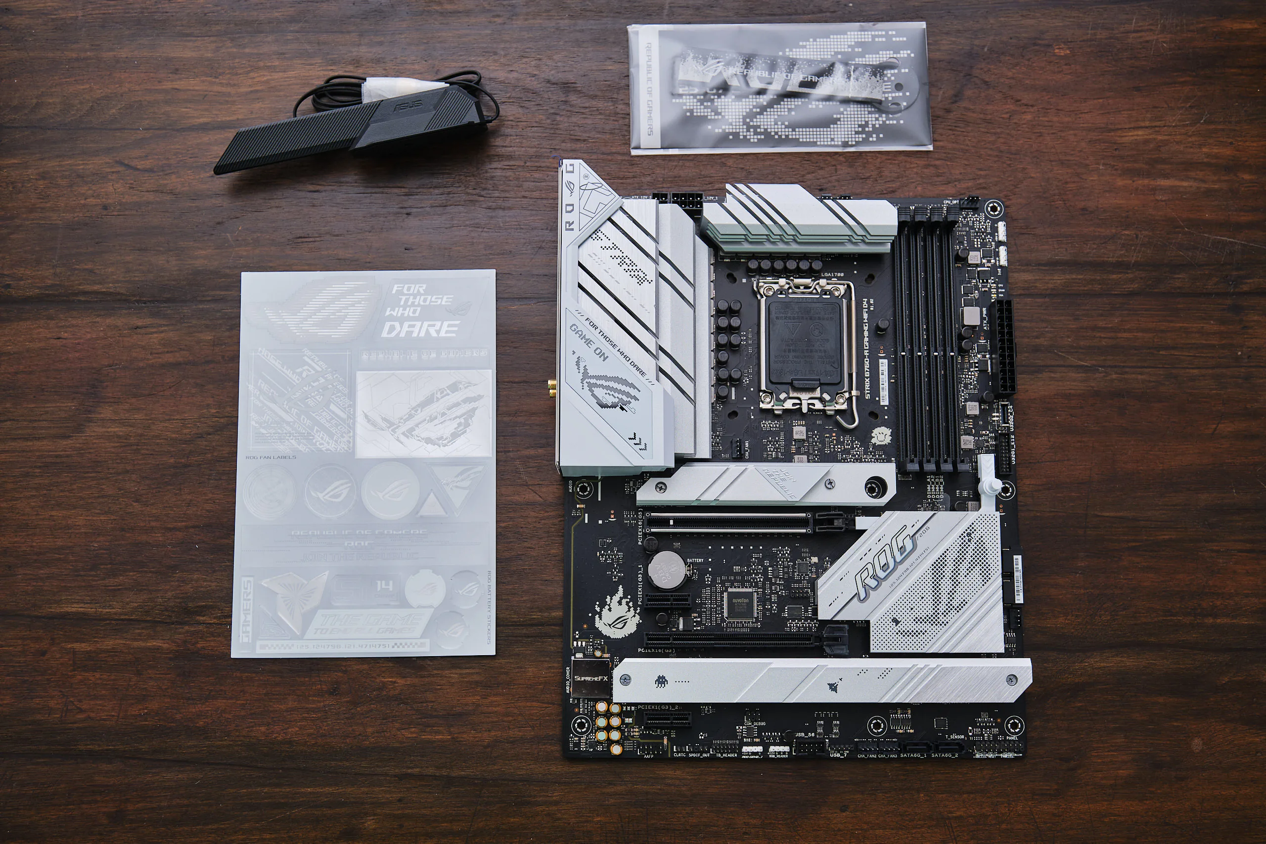 Trên tay bo mạch chủ ASUS ROG STRIX B760-A Gaming WiFi D4: Kích thước ATX với thiết kế đẹp mắt, hiệu năng mạnh mẽ hỗ trợ CPU Intel thế hệ 13