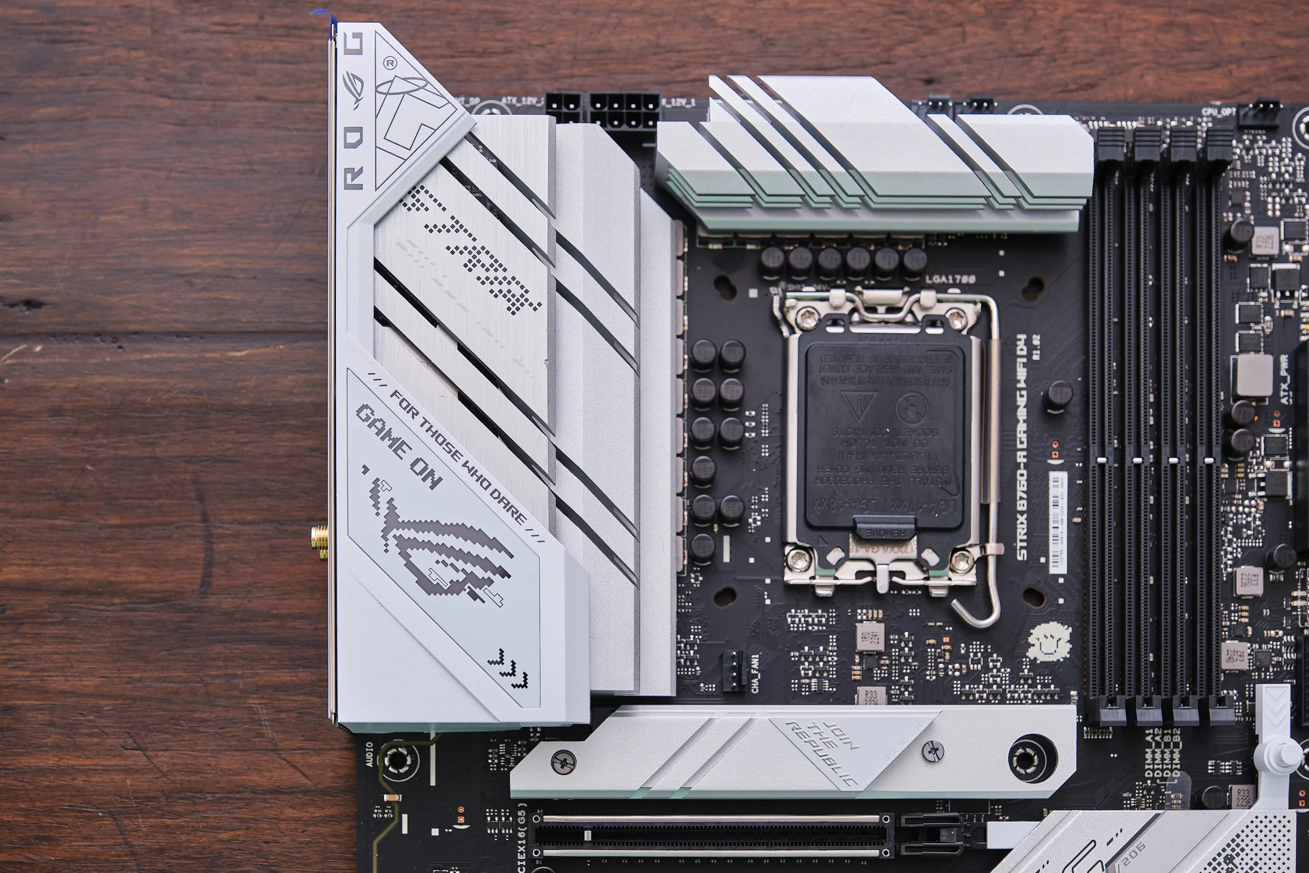 Trên tay bo mạch chủ ASUS ROG STRIX B760-A Gaming WiFi D4: Kích thước ATX với thiết kế đẹp mắt, hiệu năng mạnh mẽ hỗ trợ CPU Intel thế hệ 13