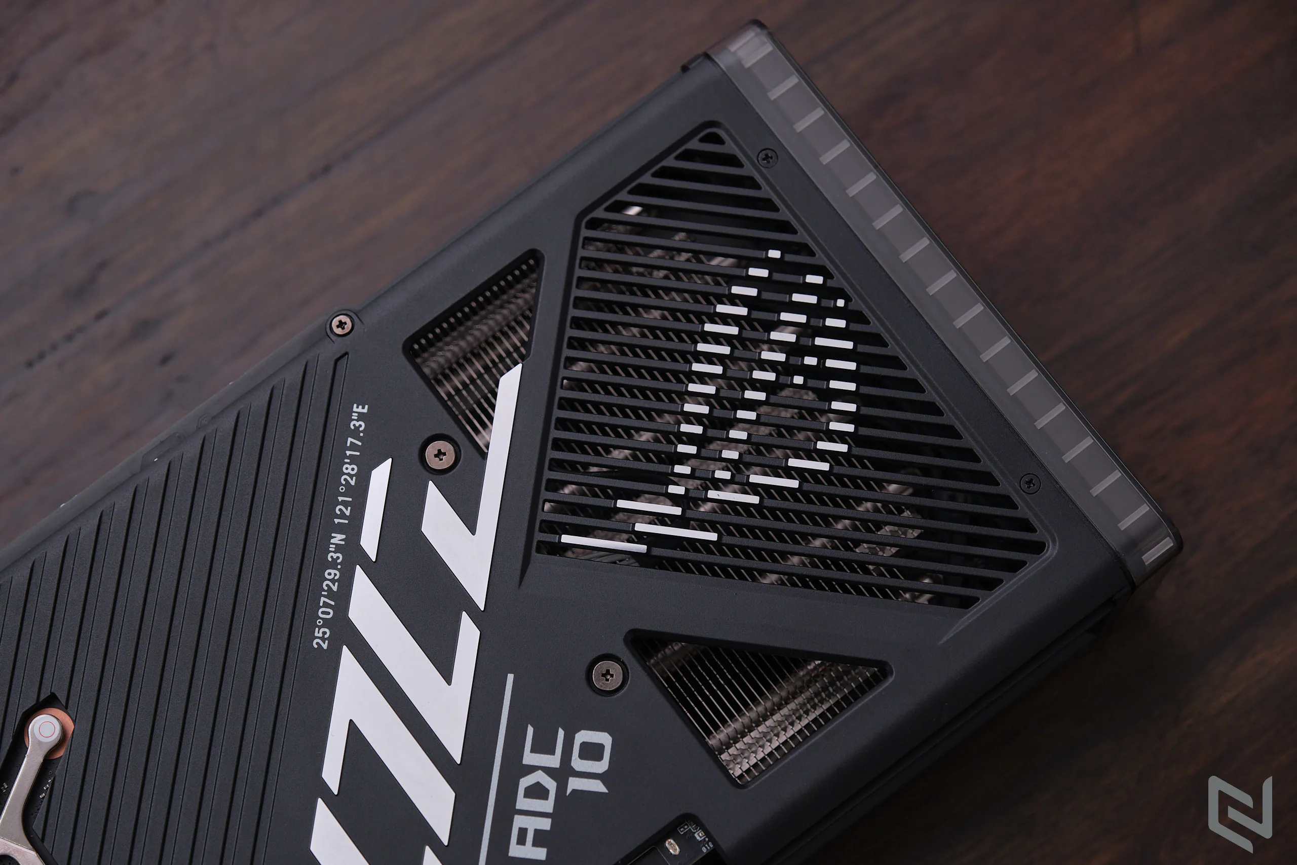 Trên tay card đồ họa ASUS ROG Strix RTX 4070 Ti 12GB GDDR6X OC Edition: Hiệu năng khủng, thiết kế đẹp, tản nhiệt tối đa