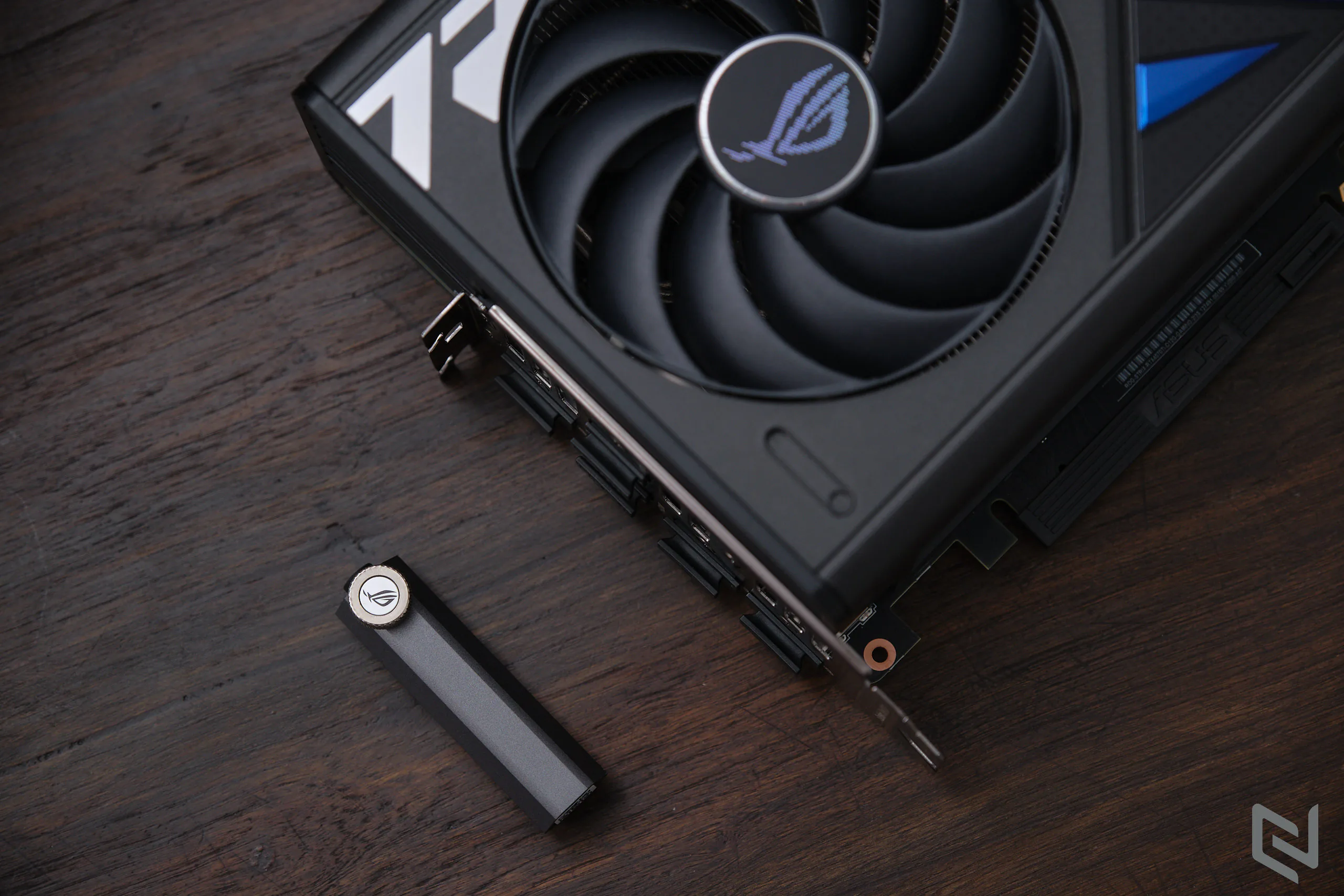 Trên tay card đồ họa ASUS ROG Strix RTX 4070 Ti 12GB GDDR6X OC Edition: Hiệu năng khủng, thiết kế đẹp, tản nhiệt tối đa