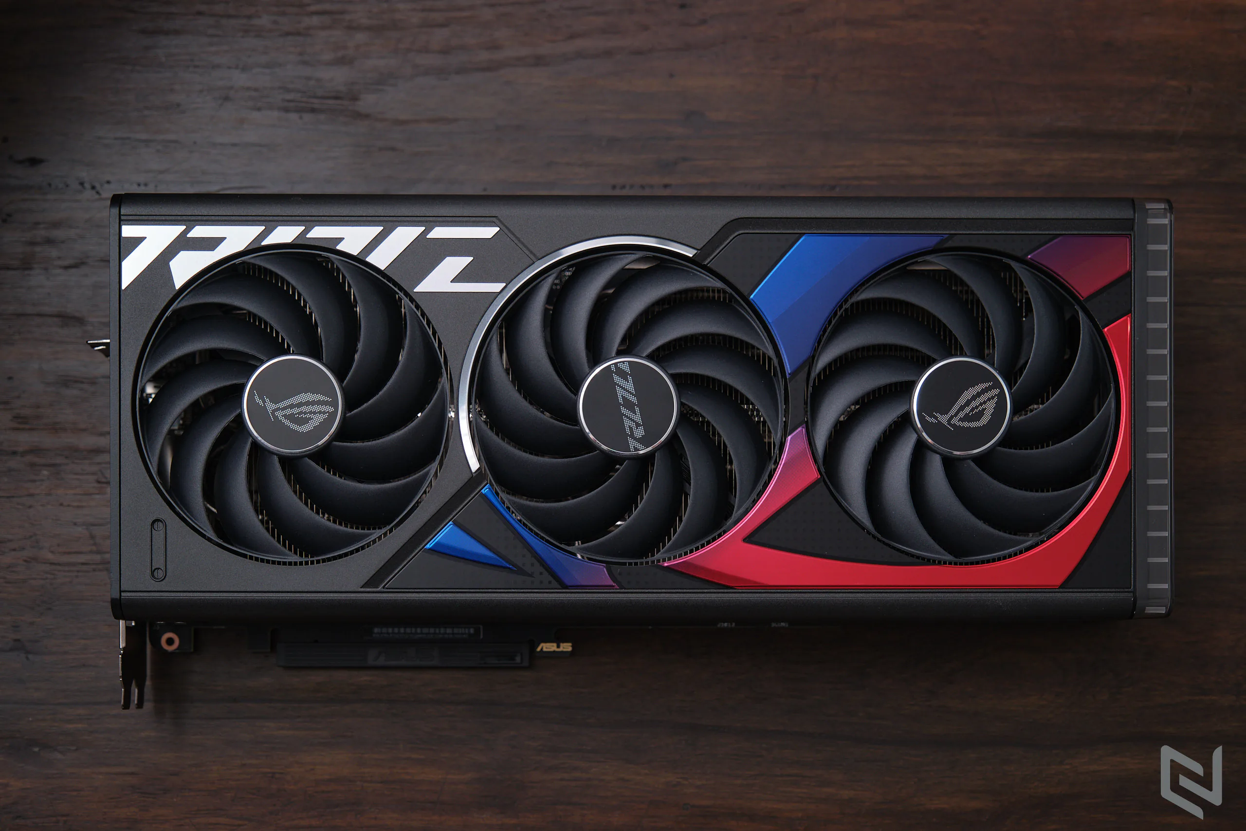 Trên tay card đồ họa ASUS ROG Strix RTX 4070 Ti 12GB GDDR6X OC Edition: Hiệu năng khủng, thiết kế đẹp, tản nhiệt tối đa