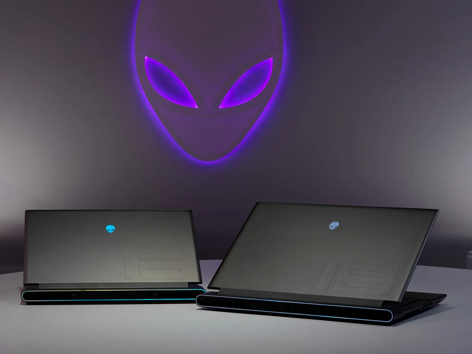 Alienware trình làng bản cải tiến dòng Laptop Armada kinh điển tại CES 2023