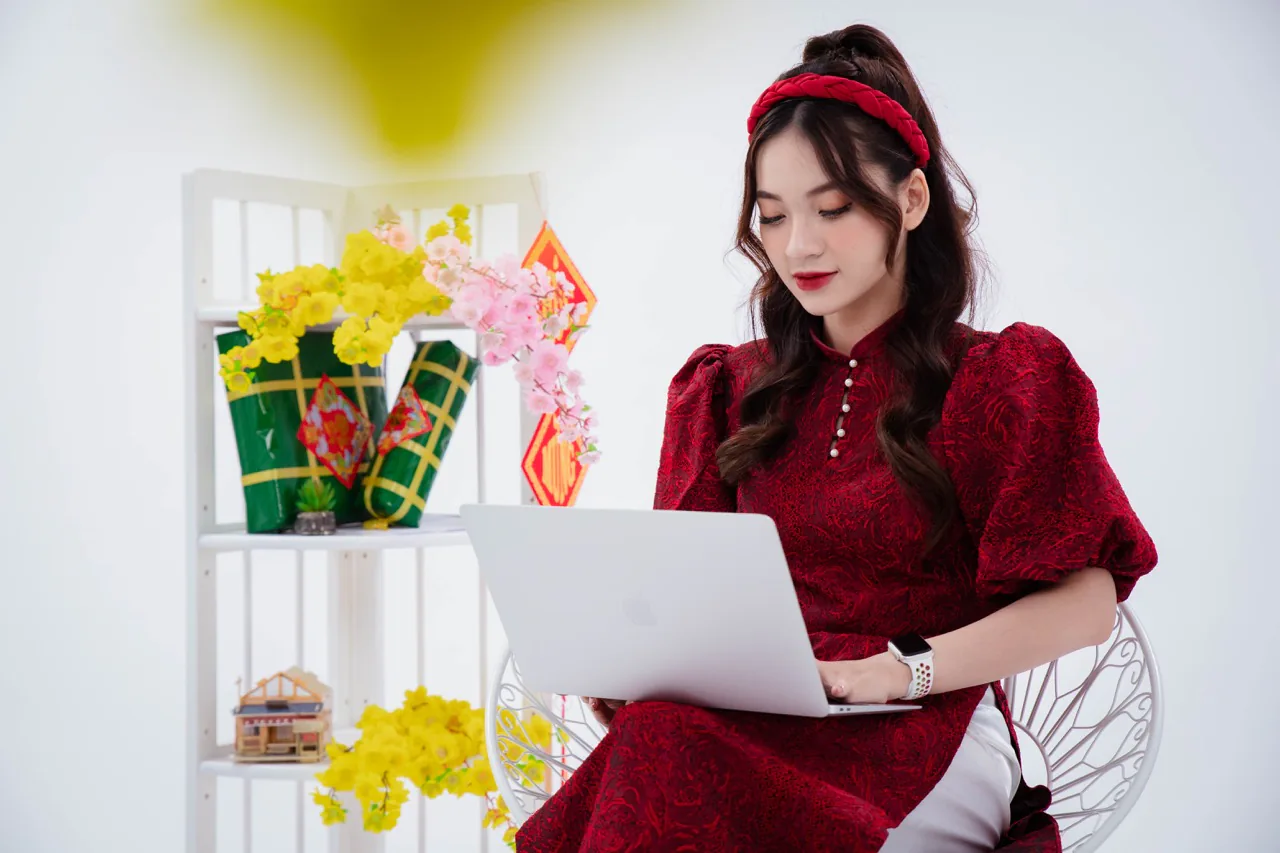 Hàng loạt điện thoại giảm hơn 12 triệu đồng, phụ kiện công nghệ giảm nửa giá dịp cận Tết