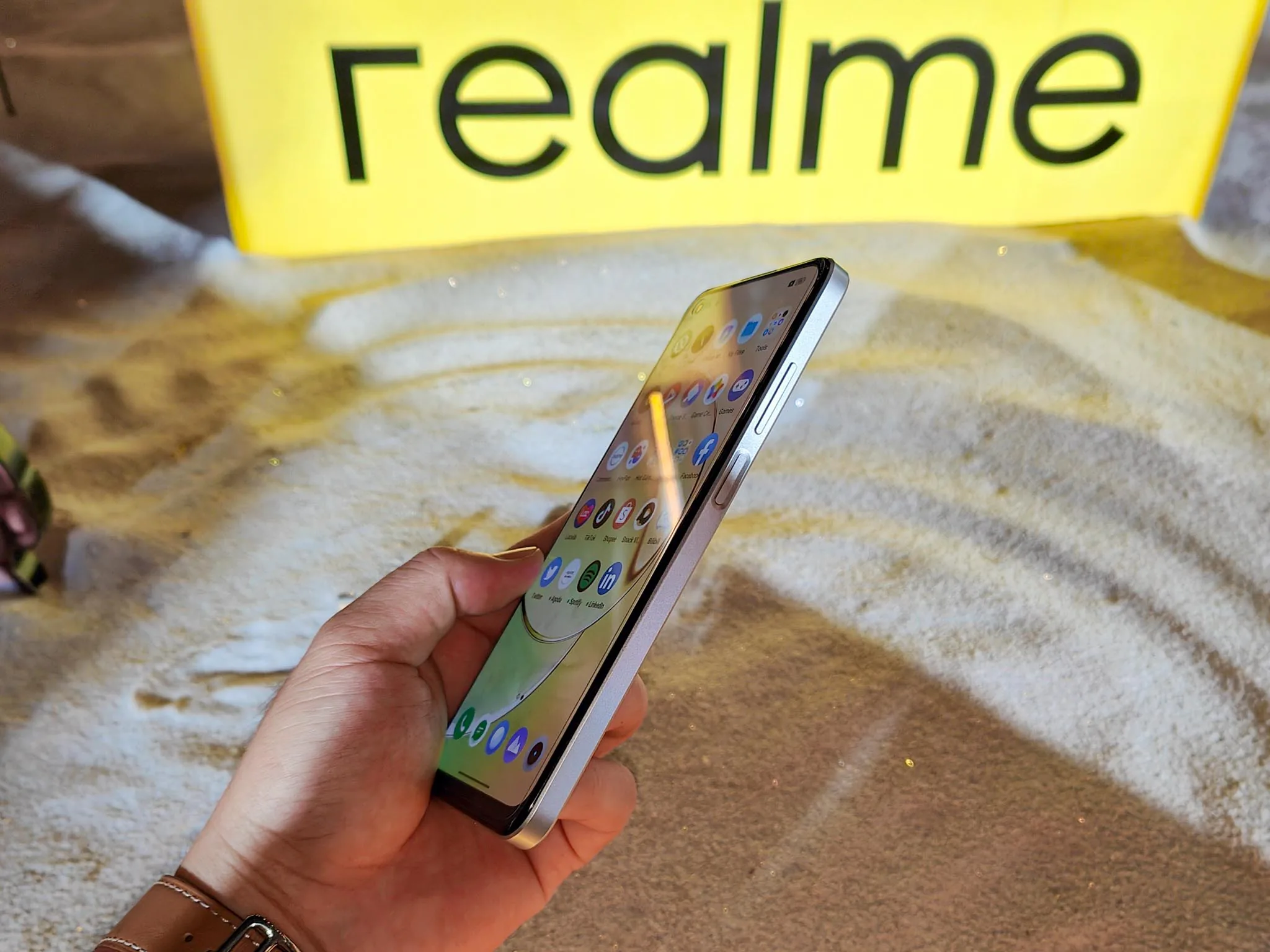 Ra mắt realme 10 tại Việt Nam - Thiết kế đầy phong cách, hiệu năng mạnh mẽ cùng camera AI 50MP