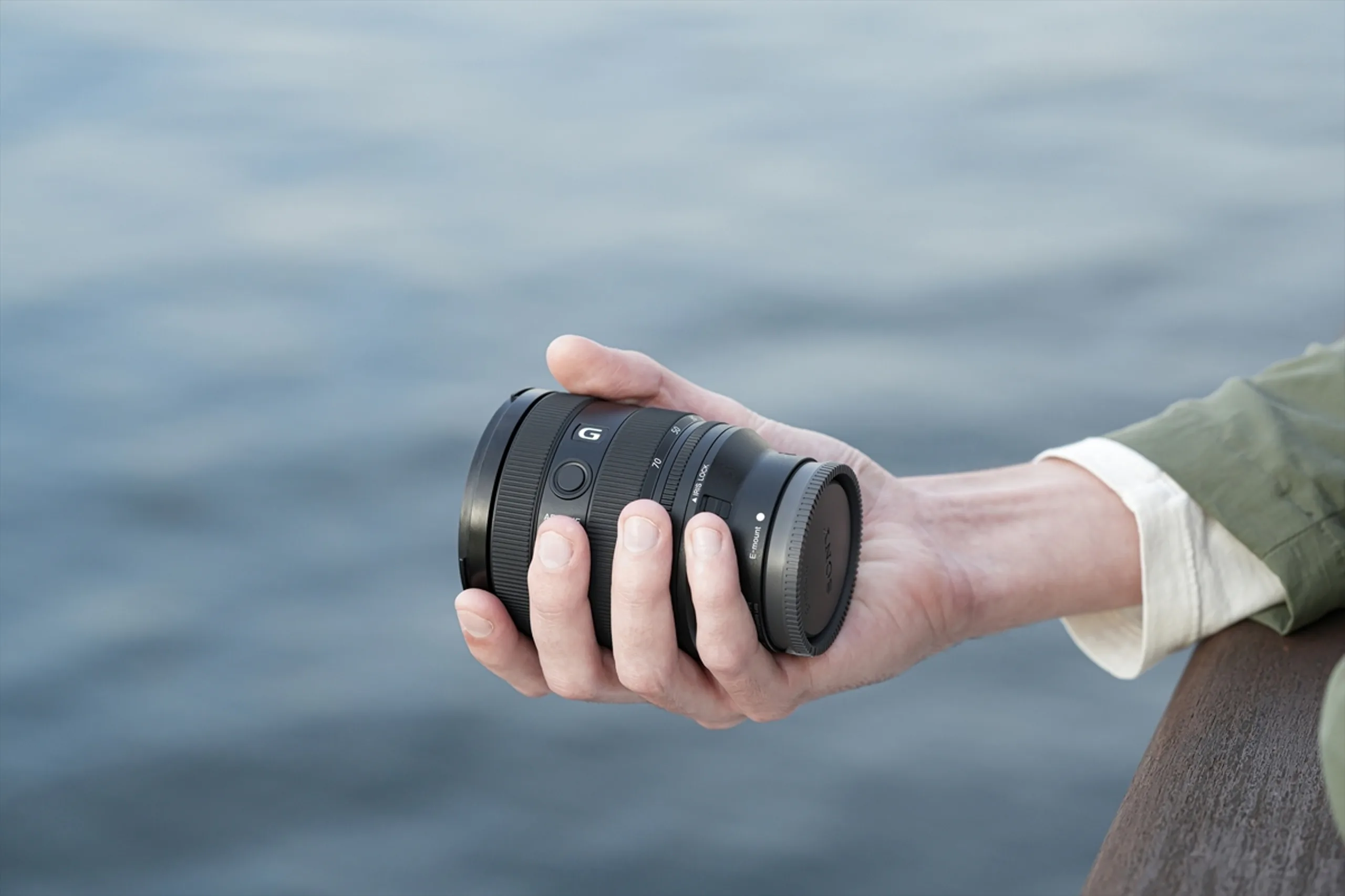 Sony ra mắt ống kính FE 20-70mm F4 G, zoom chuẩn gọn nhẹ với góc siêu rộng