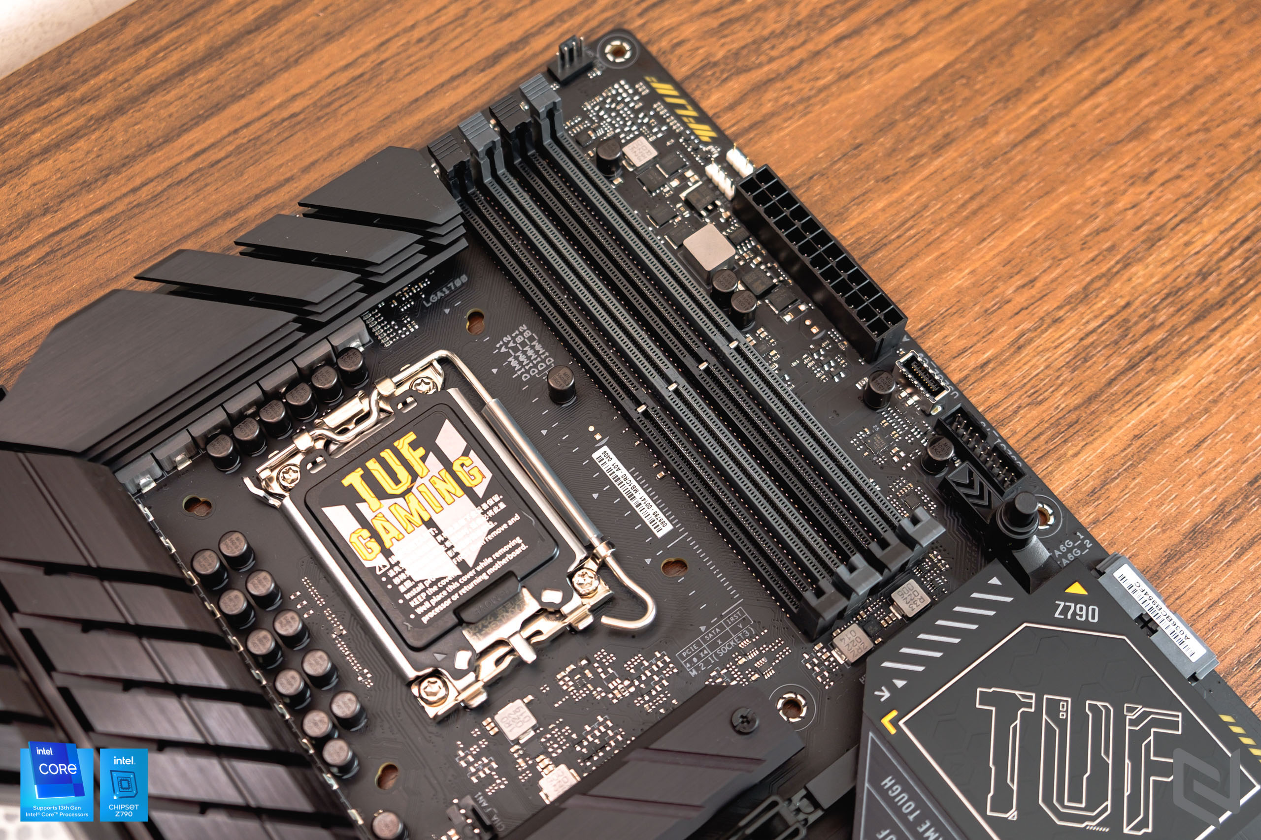 Trên tay bo mạch chủ ASUS TUF Gaming Z790-Plus WiFi D4: Hỗ trợ Intel thế hệ 13, khe PCIe 5.0 cùng các công nghệ mới
