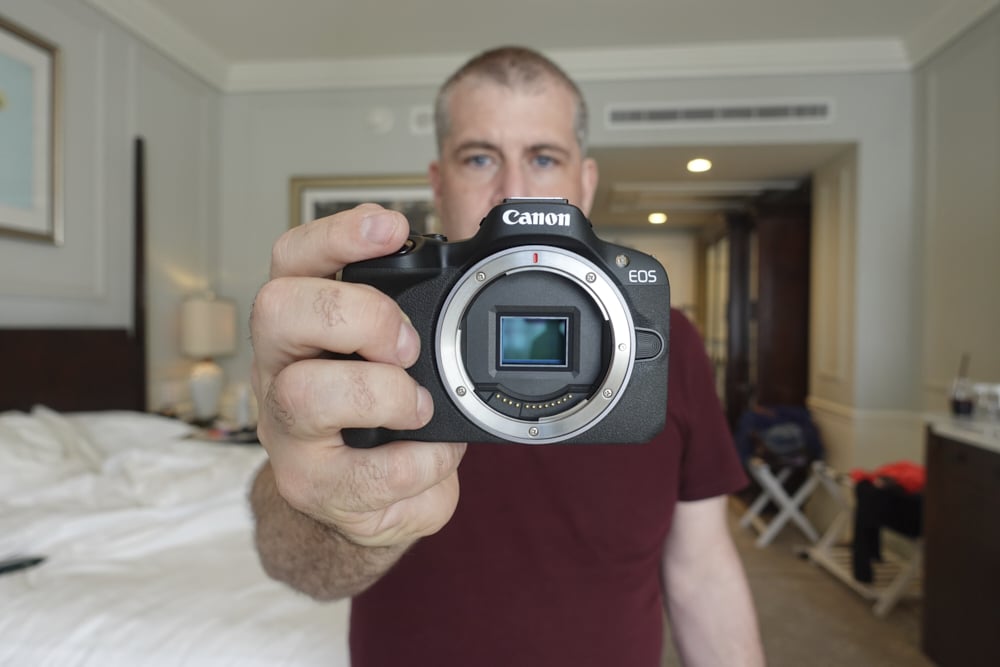 Canon ra mắt máy ảnh EOS R50, dòng máy ảnh thay thế M50 và sử dụng ngàm RF
