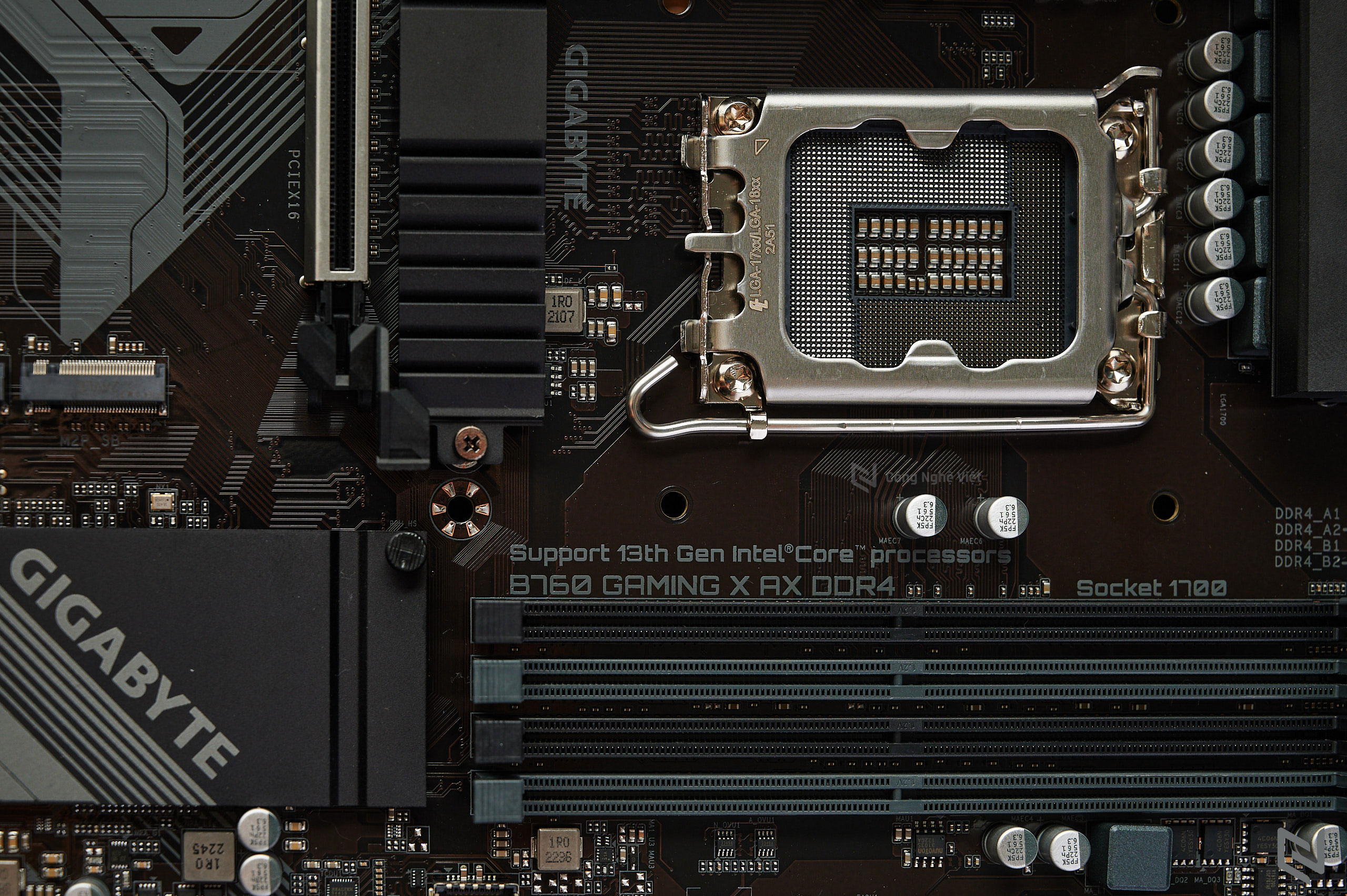 Trên tay bo mạch chủ GIGABYTE B760 GAMING X AX DDR4: Thiết kế đơn giản, chú trọng hiệu năng, hỗ trợ Intel 13th mới nhất