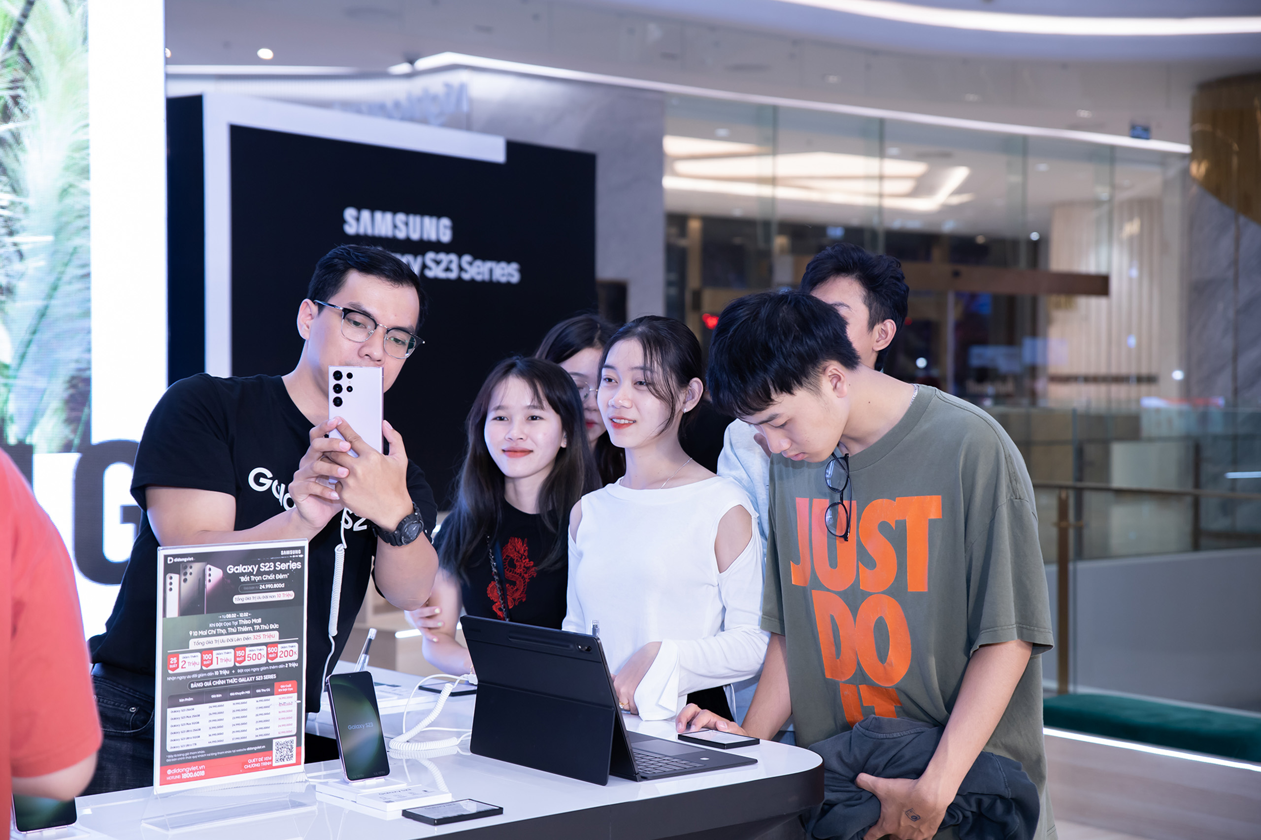 Di Động Việt và Samsung tổ chức sự kiện trải nghiệm Galaxy S23 series siêu hoành tráng, bộ quà đến 325 triệu đồng