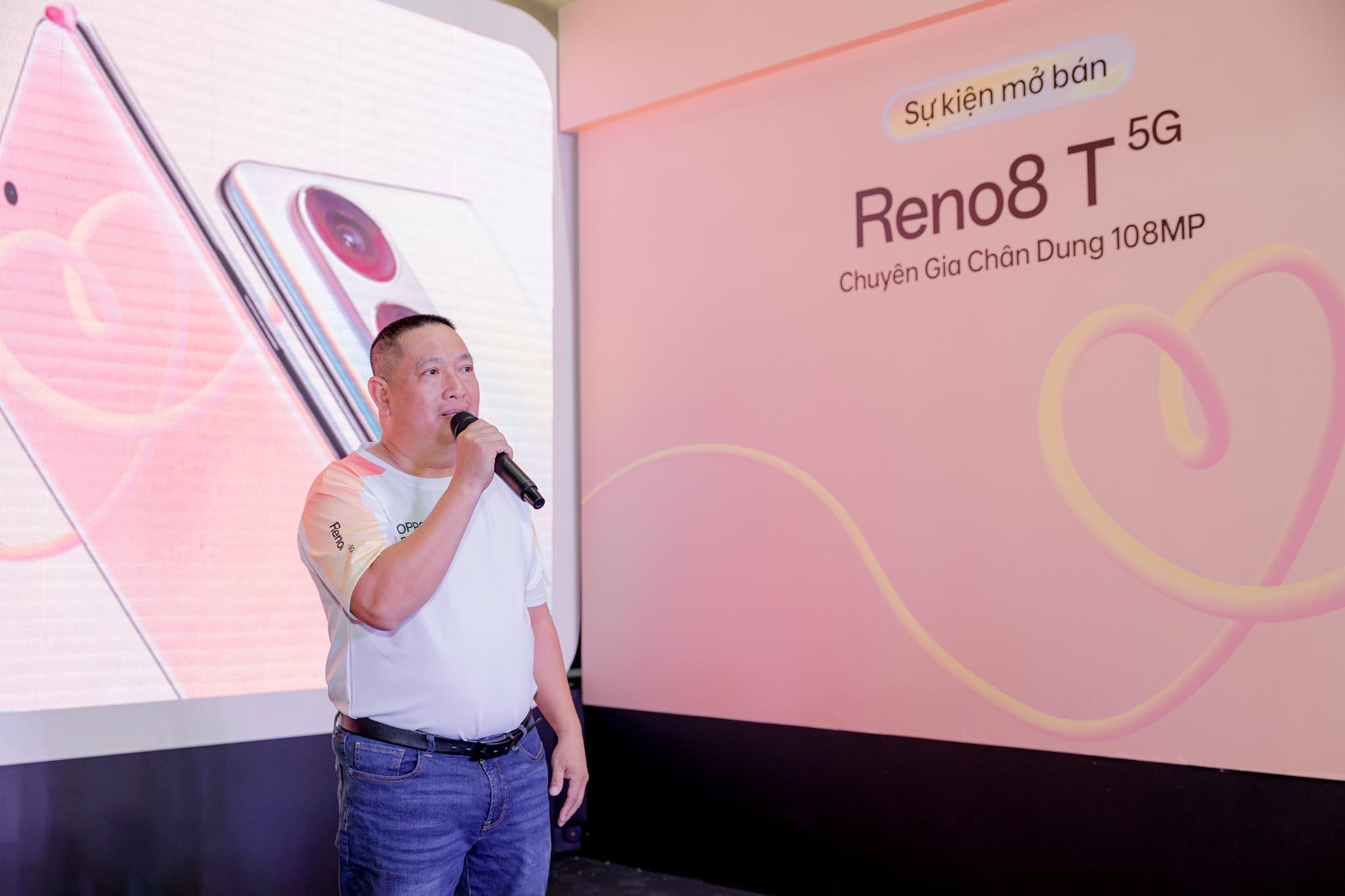 OPPO Reno8 T Series mở bán ấn tượng với 27,000 đơn đặt trước