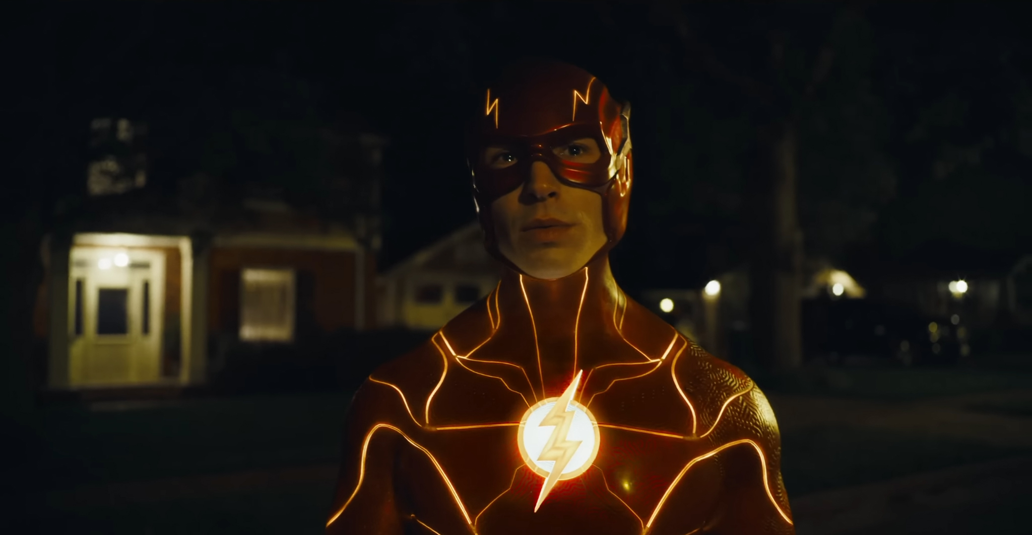 Warner Bros. tung trailer The Flash với loạt nhân vật mới và cả Supergirl!