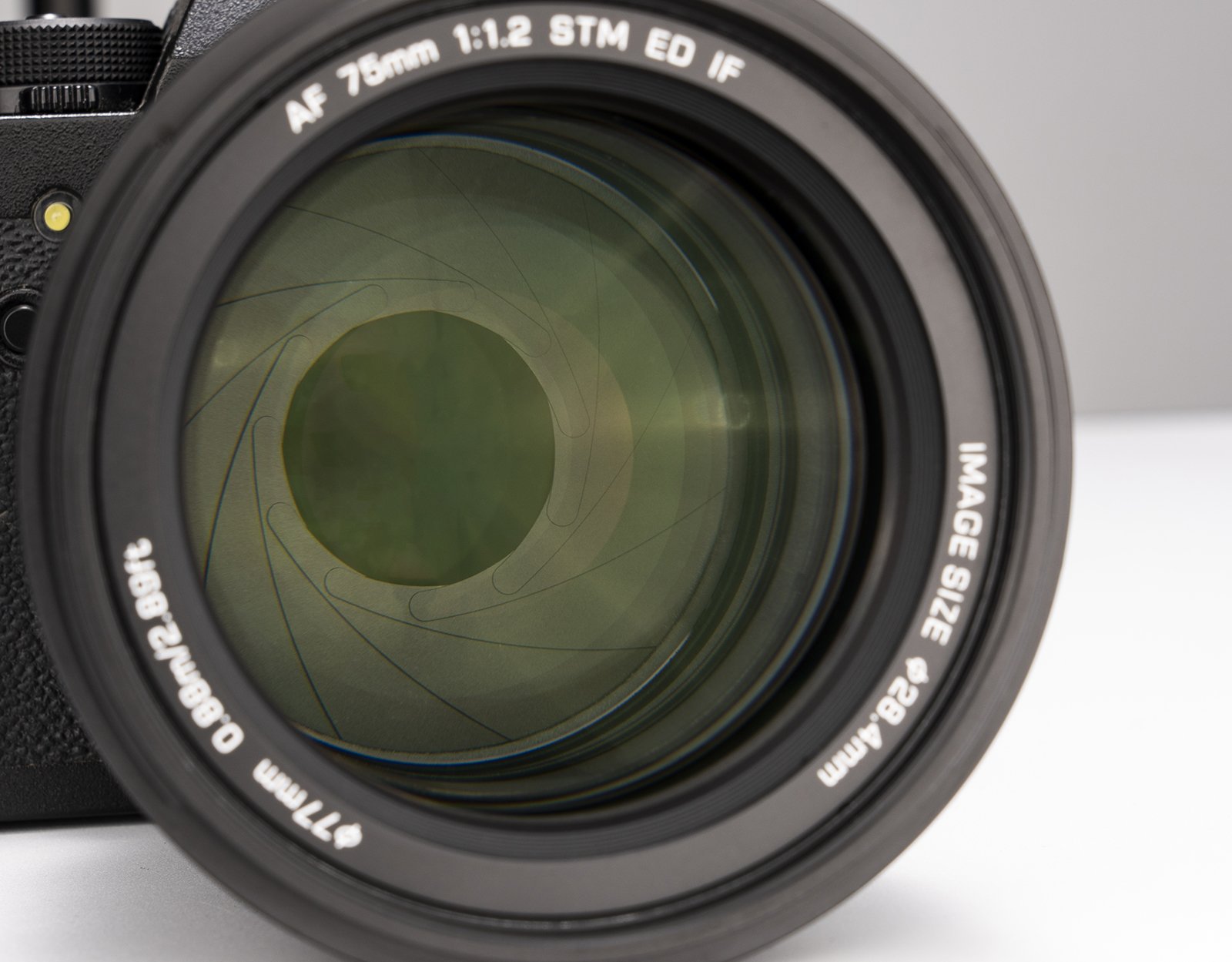 Viltrox ra mắt ống kính chân dung cao cấp Viltrox AF 75mm F1.2 cho Fujifilm X