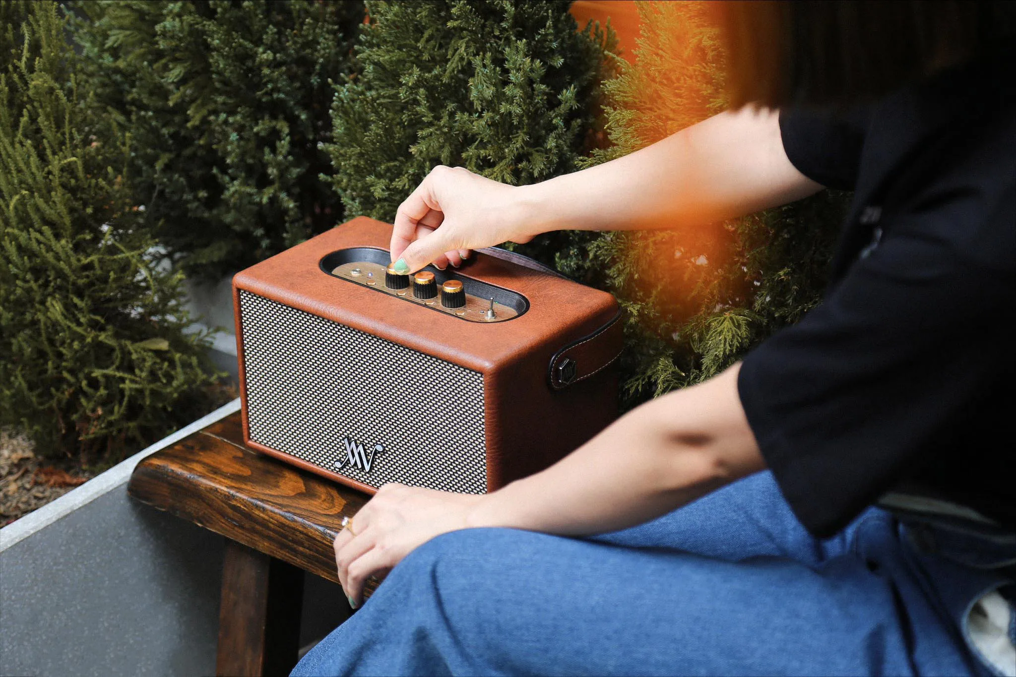 Alpha Works Classic V trải nghiệm chất âm chuẩn mực từ dòng loa bluetooth retro