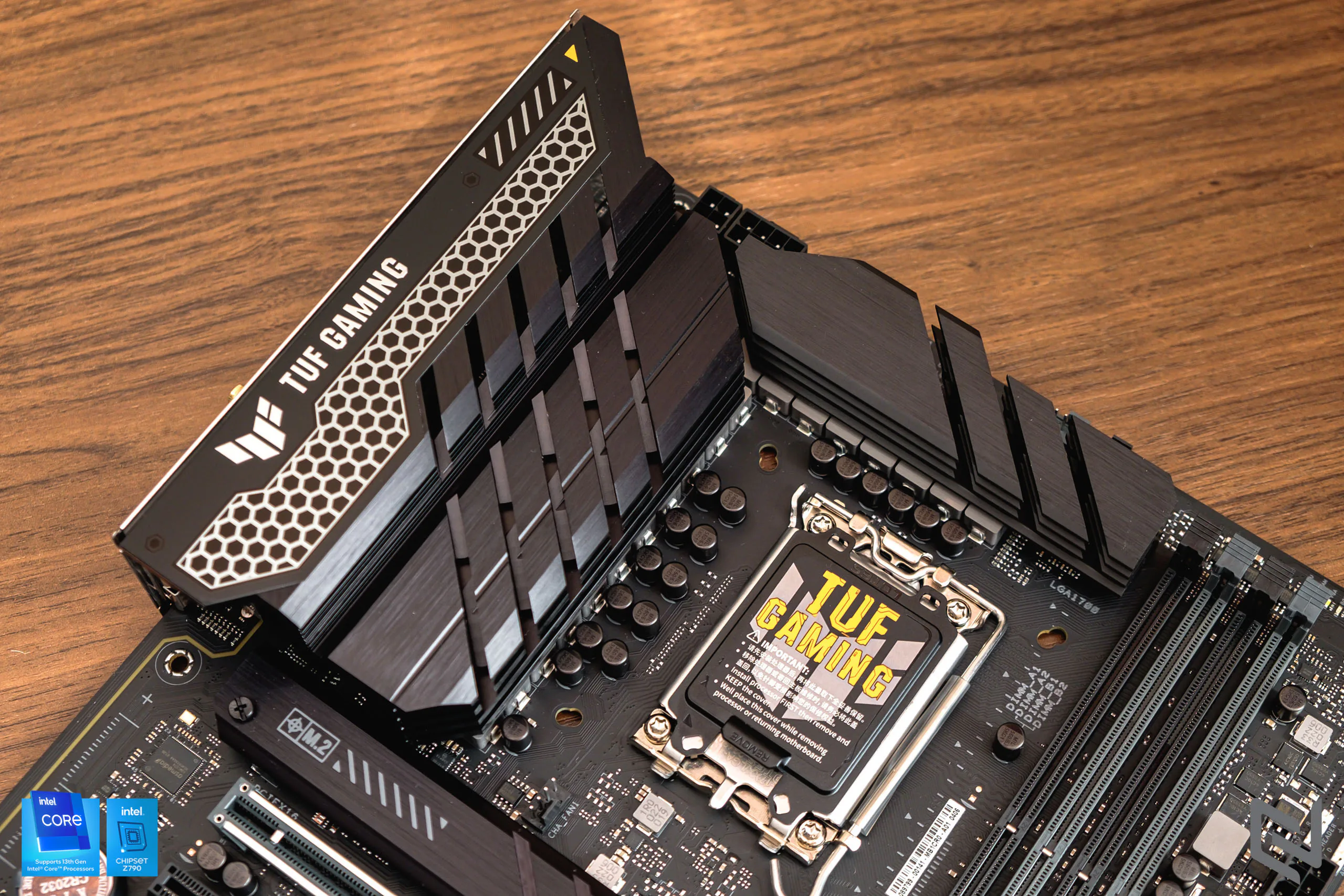 Trên tay bo mạch chủ ASUS TUF Gaming Z790-Plus WiFi D4: Hỗ trợ Intel thế hệ 13, khe PCIe 5.0 cùng các công nghệ mới