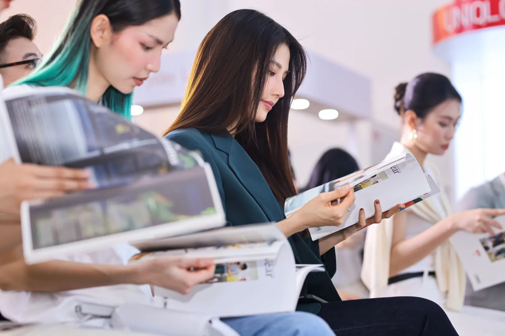 Ấn tượng không gian triển lãm giới thiệu Bộ Sưu Tập LifeWear Xuân/Hè 2023 với chủ đề “The Art of Everyday Life” từ UNIQLO