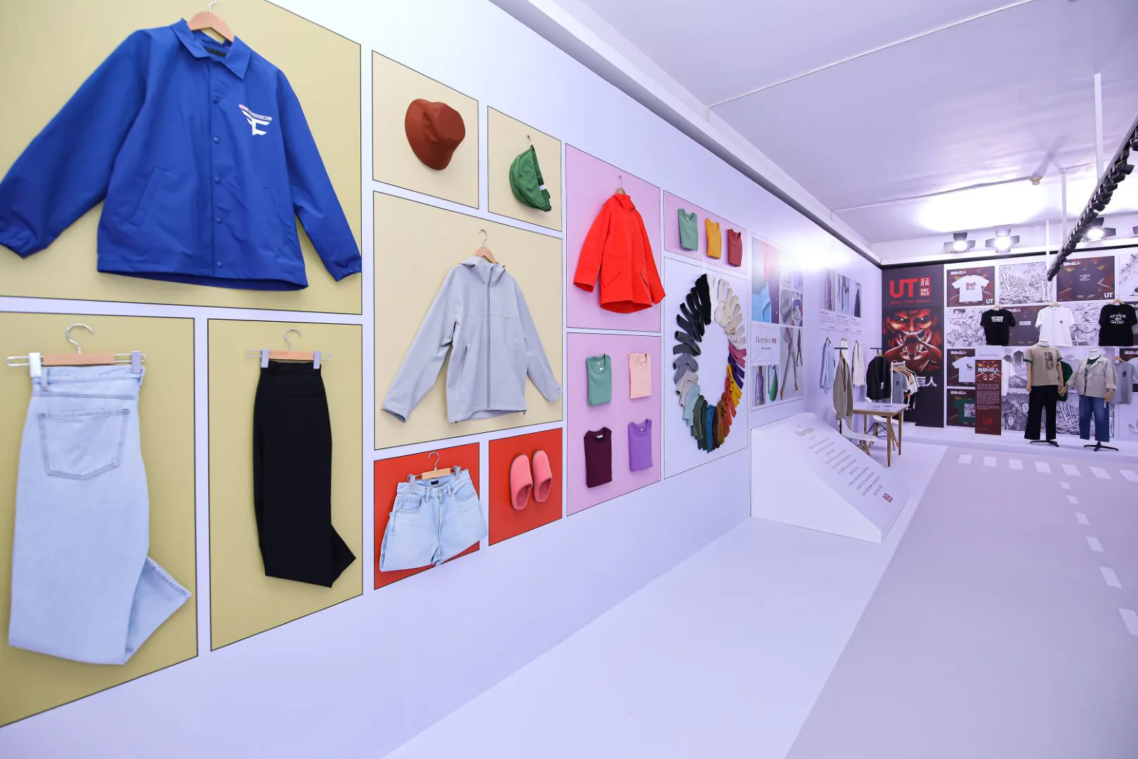 Ấn tượng không gian triển lãm giới thiệu Bộ Sưu Tập LifeWear Xuân/Hè 2023 với chủ đề “The Art of Everyday Life” từ UNIQLO