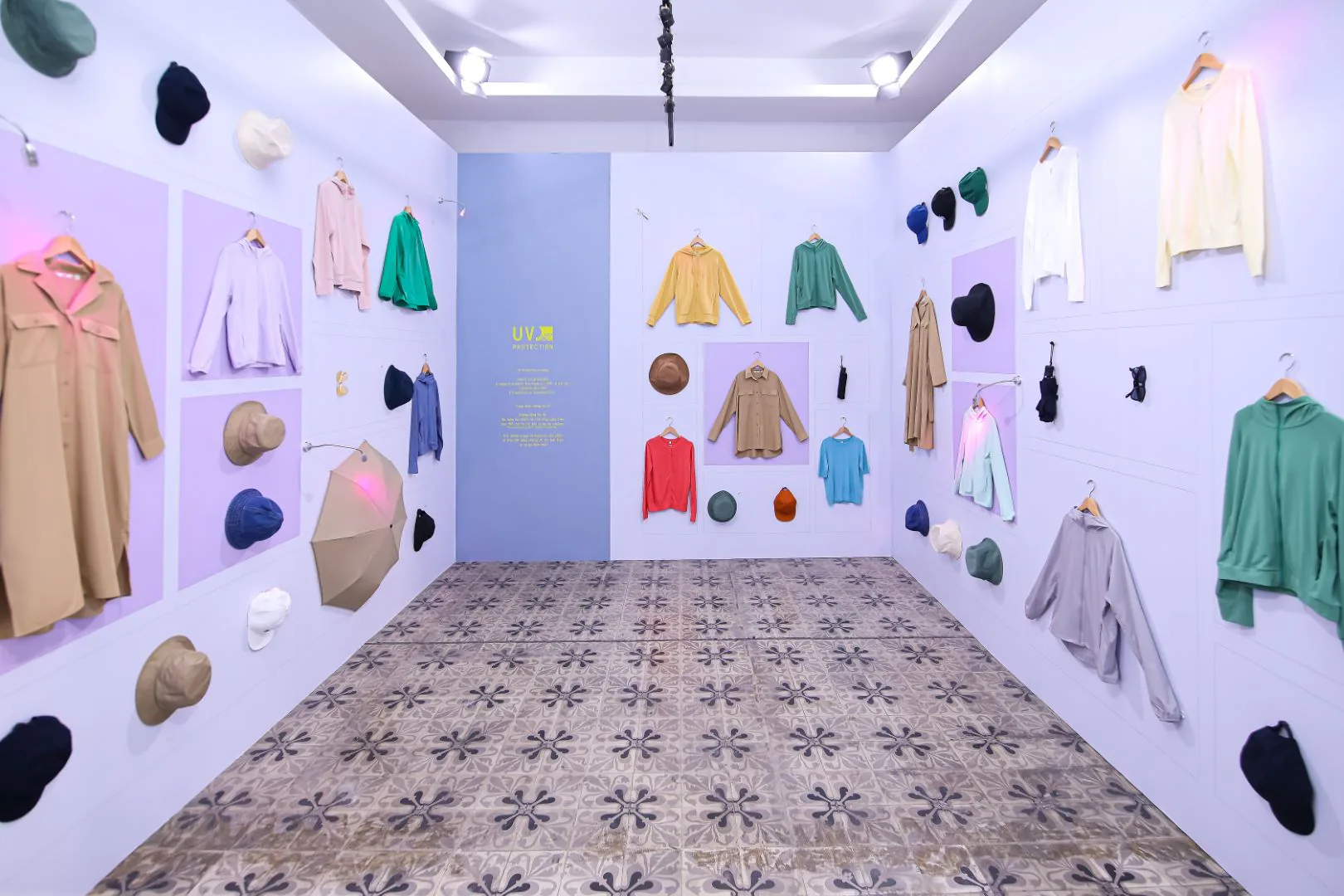 Ấn tượng không gian triển lãm giới thiệu Bộ Sưu Tập LifeWear Xuân/Hè 2023 với chủ đề “The Art of Everyday Life” từ UNIQLO