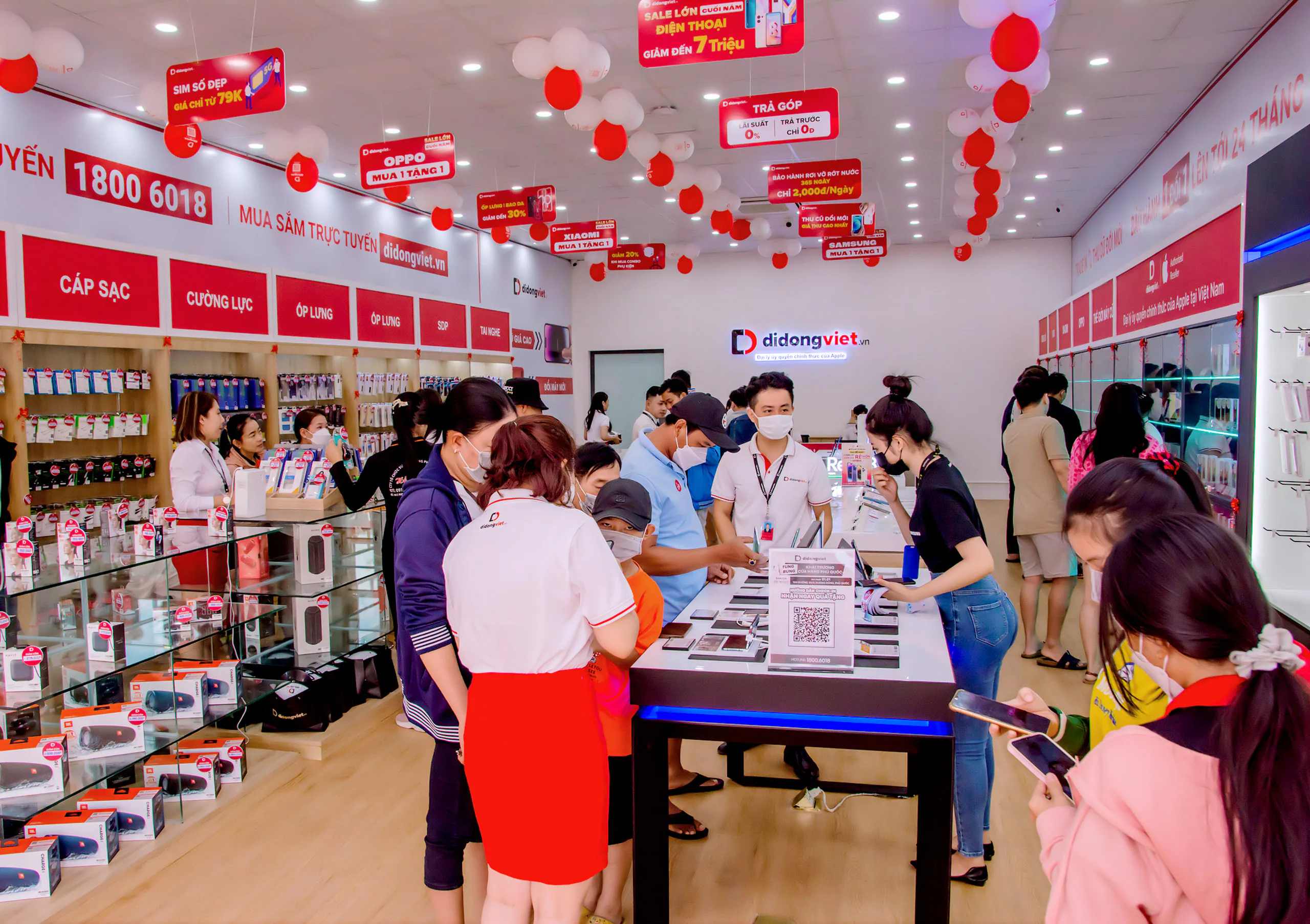 Nhiều dòng iPhone giảm mạnh, kích cầu mua sắm sau Tết Nguyên Đán