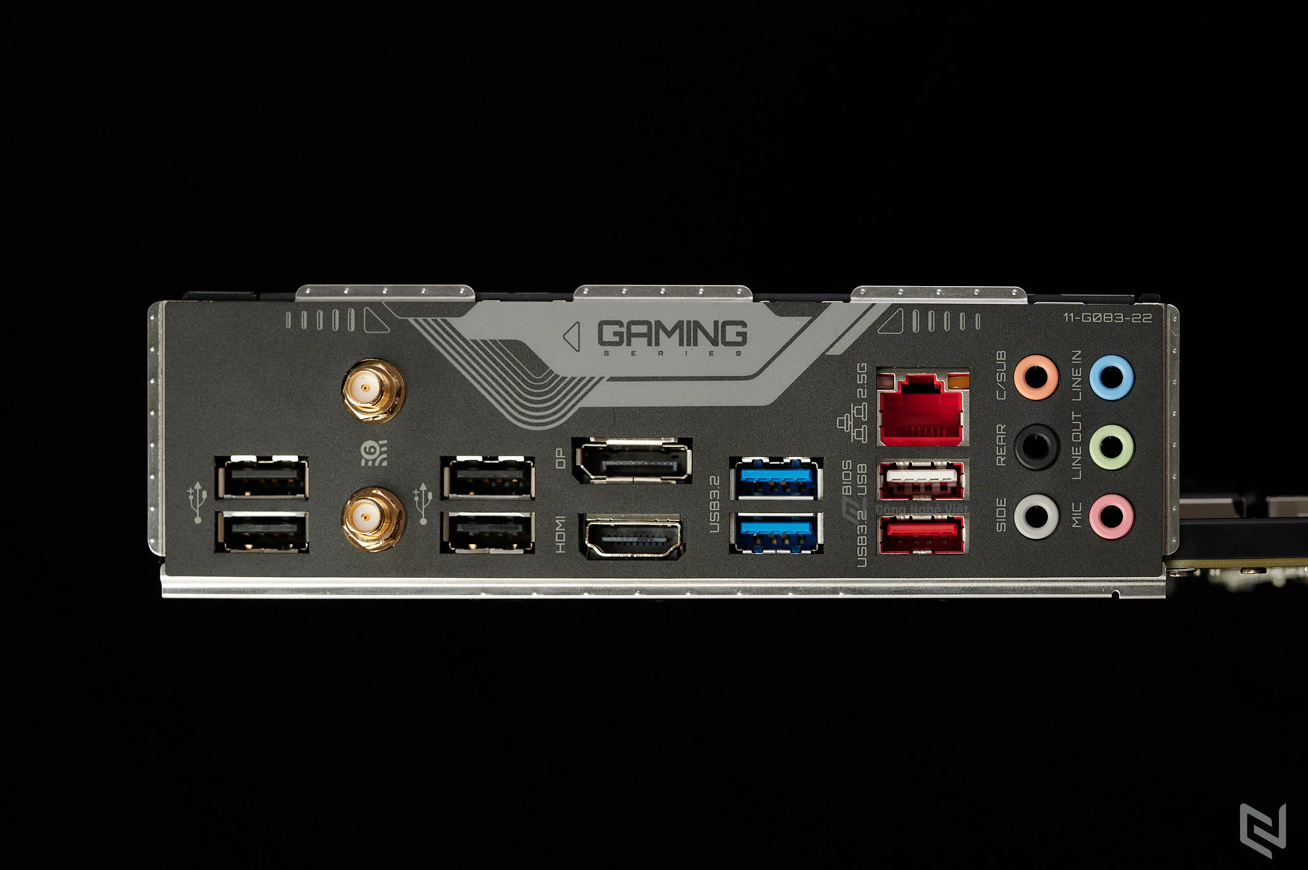 Trên tay bo mạch chủ GIGABYTE B760 GAMING X AX DDR4: Thiết kế đơn giản, chú trọng hiệu năng, hỗ trợ Intel 13th mới nhất