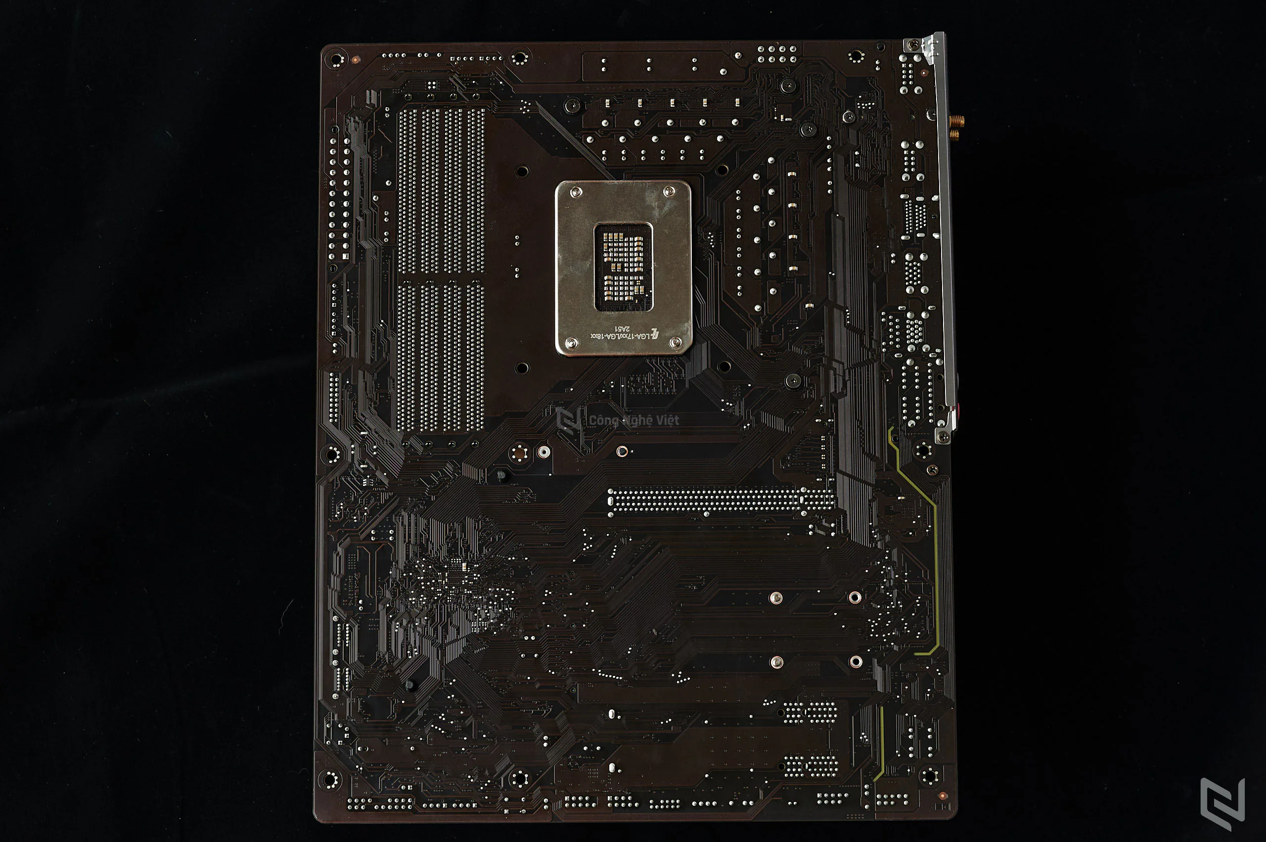 Trên tay bo mạch chủ GIGABYTE B760 GAMING X AX DDR4: Thiết kế đơn giản, chú trọng hiệu năng, hỗ trợ Intel 13th mới nhất