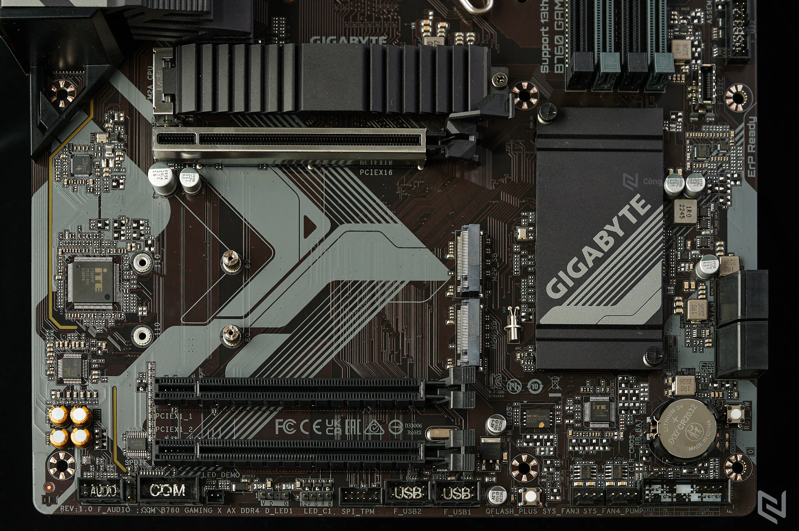 Trên tay bo mạch chủ GIGABYTE B760 GAMING X AX DDR4: Thiết kế đơn giản, chú trọng hiệu năng, hỗ trợ Intel 13th mới nhất