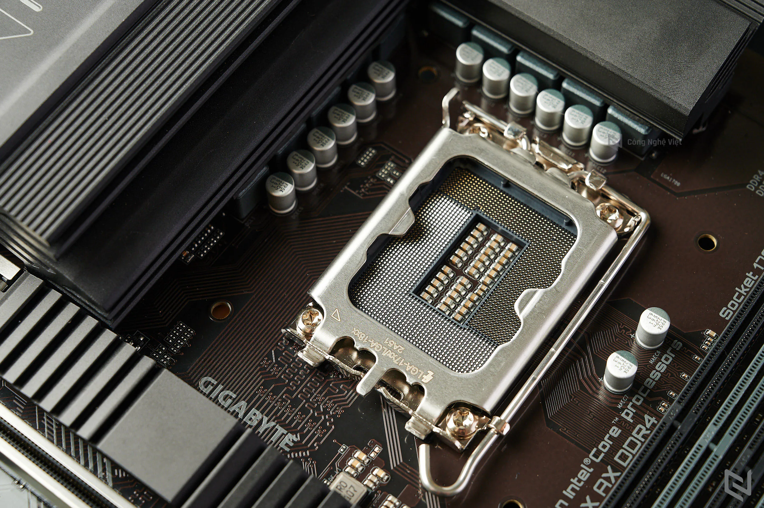 Trên tay bo mạch chủ GIGABYTE B760 GAMING X AX DDR4: Thiết kế đơn giản, chú trọng hiệu năng, hỗ trợ Intel 13th mới nhất
