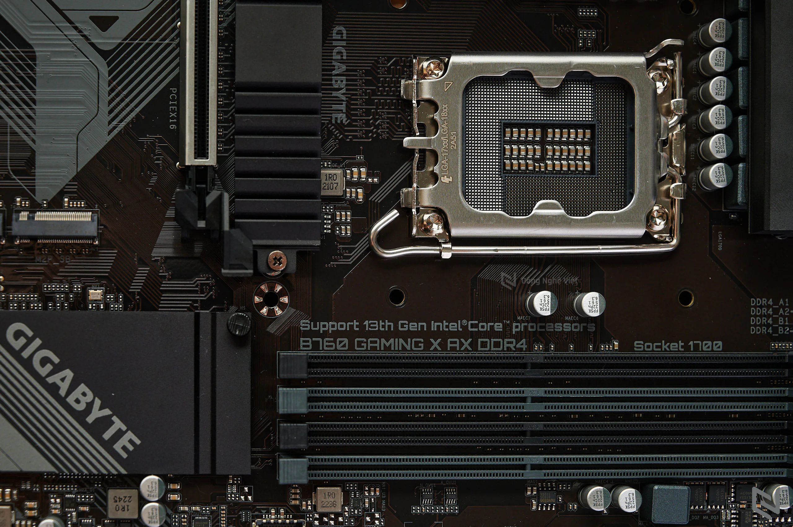 Trên tay bo mạch chủ GIGABYTE B760 GAMING X AX DDR4: Thiết kế đơn giản, chú trọng hiệu năng, hỗ trợ Intel 13th mới nhất