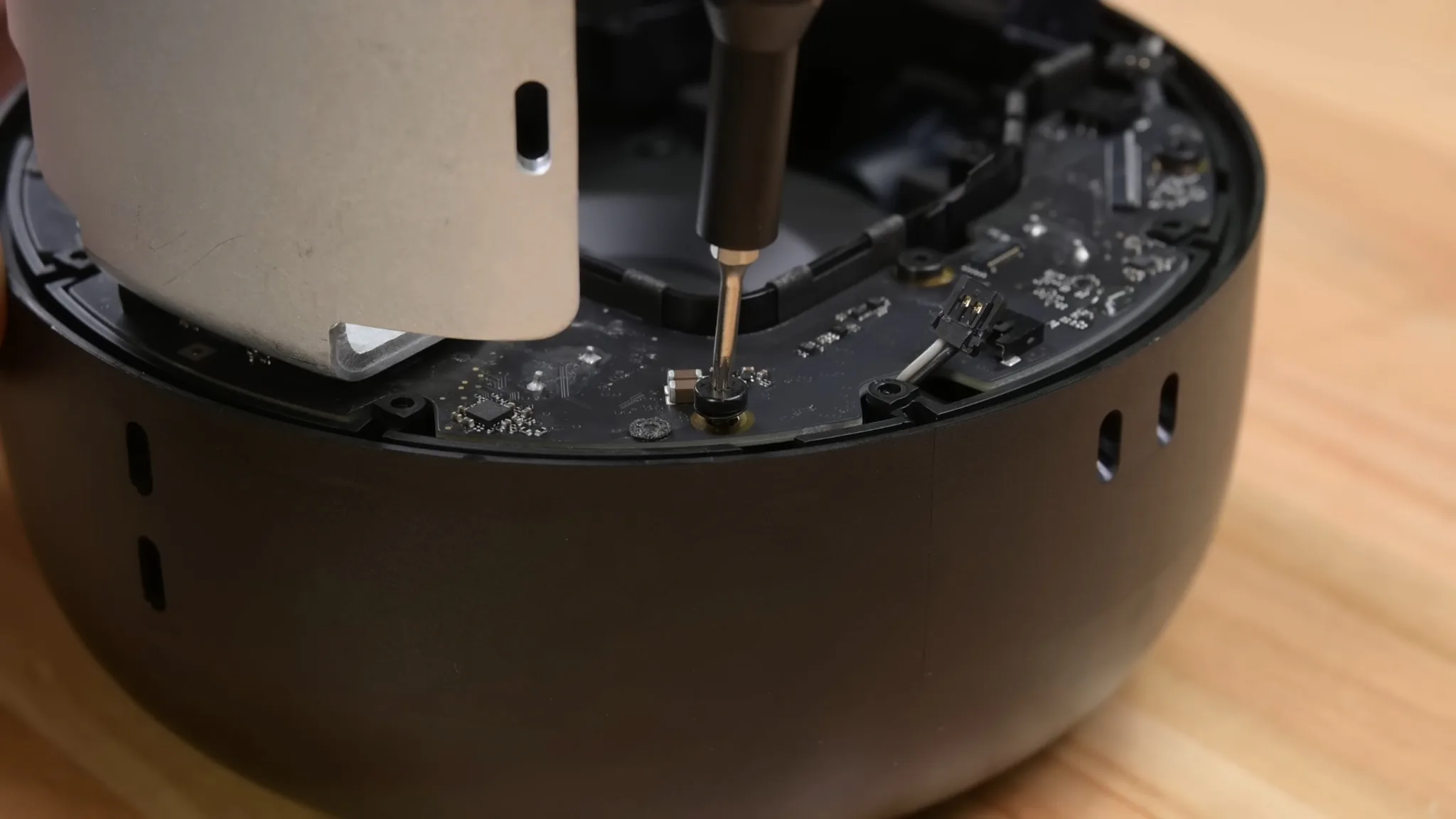 Tháo tung HomePod 2 cùng iFixit: ít keo dính hơn, dễ sửa hơn rất nhiều