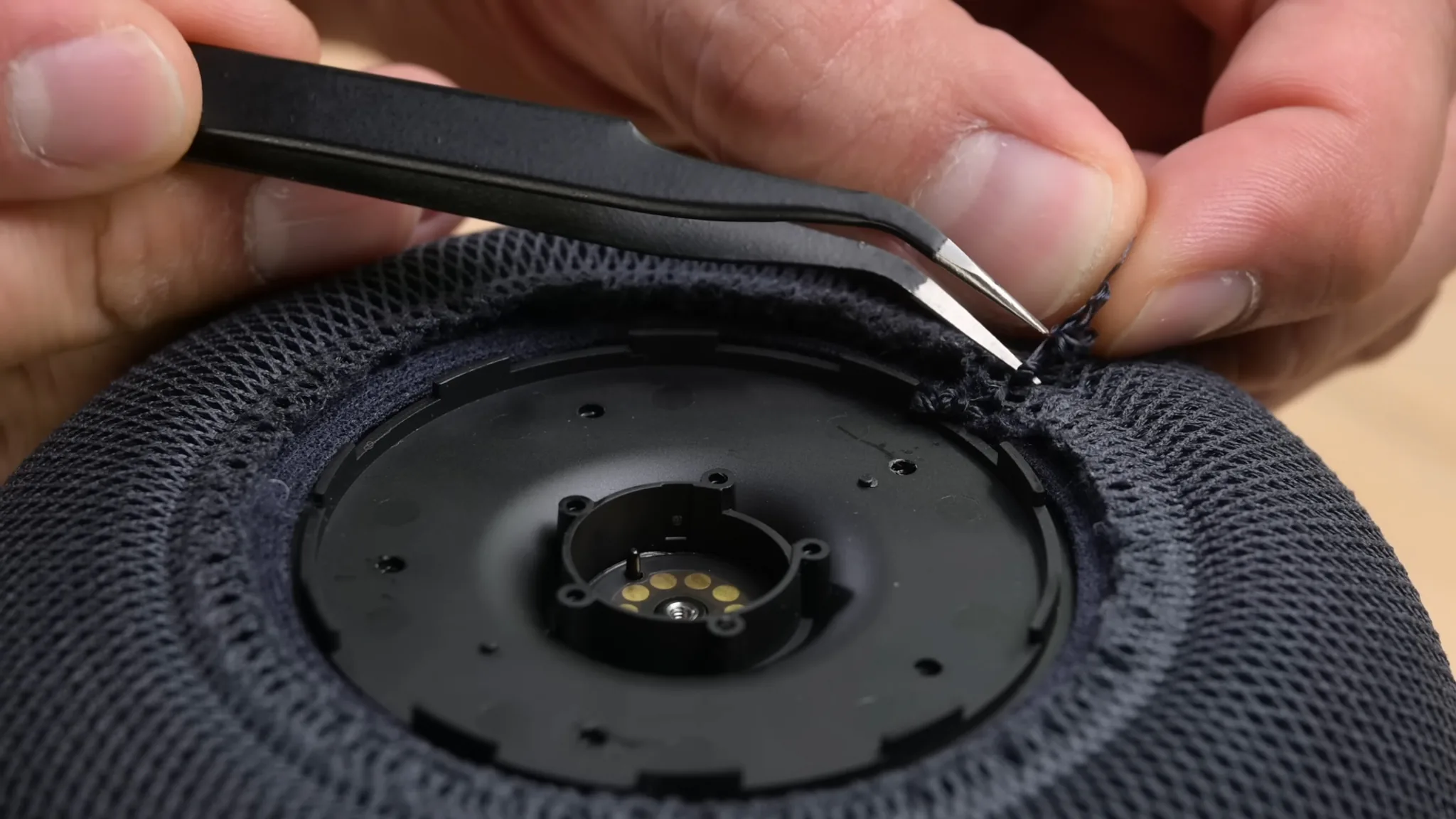 Tháo tung HomePod 2 cùng iFixit: ít keo dính hơn, dễ sửa hơn rất nhiều