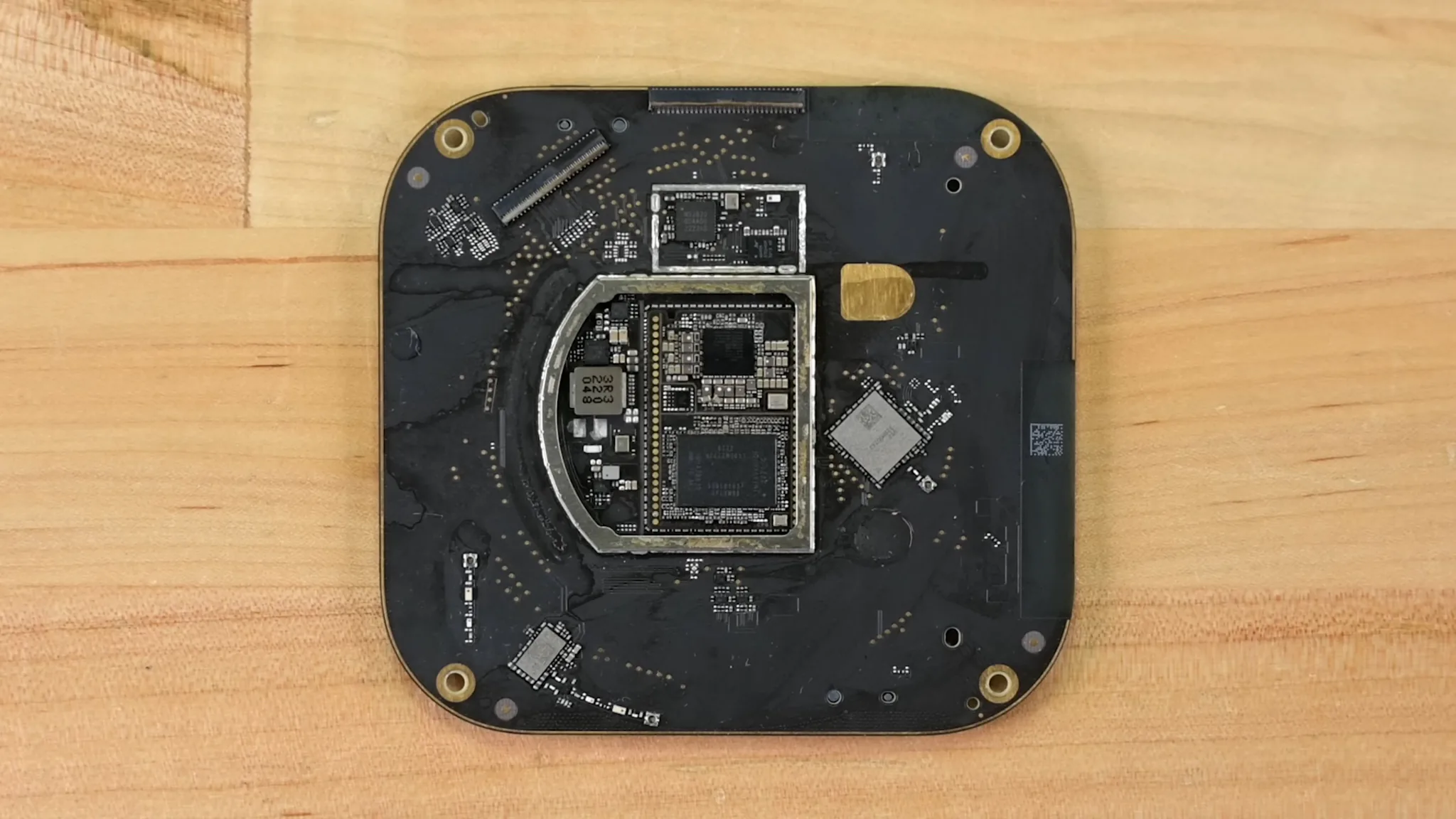 Tháo tung HomePod 2 cùng iFixit: ít keo dính hơn, dễ sửa hơn rất nhiều