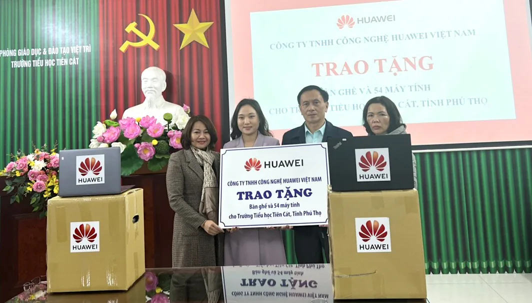 Huawei Việt Nam đưa công nghệ vào giáo dục đến vùng cao, hỗ trợ thắp sáng tương lai cho hàng trăm thầy trò khó khăn