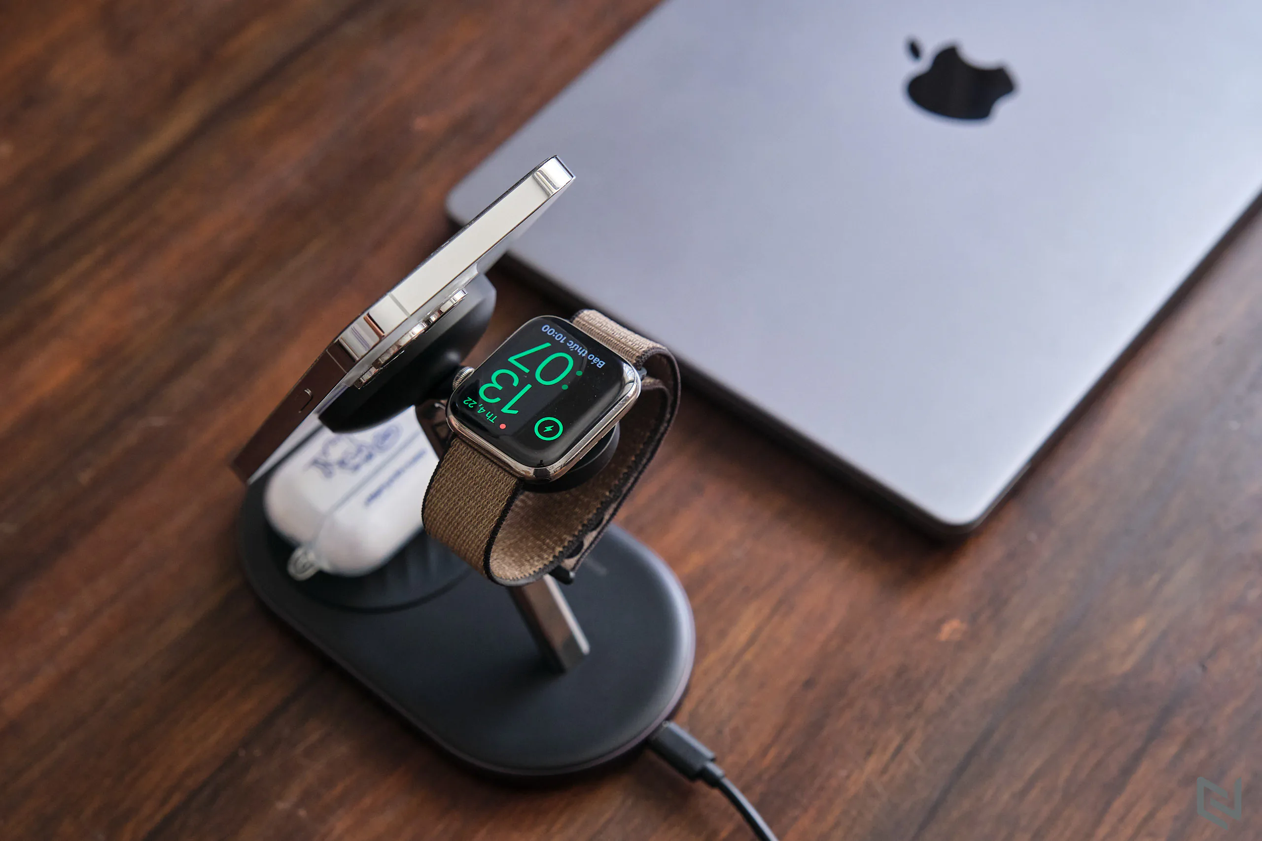 Trên tay đế sạc Innostyle MagStation 3-in-1: Sạc không dây cho nhiều thiết bị cùng lúc rất tiện