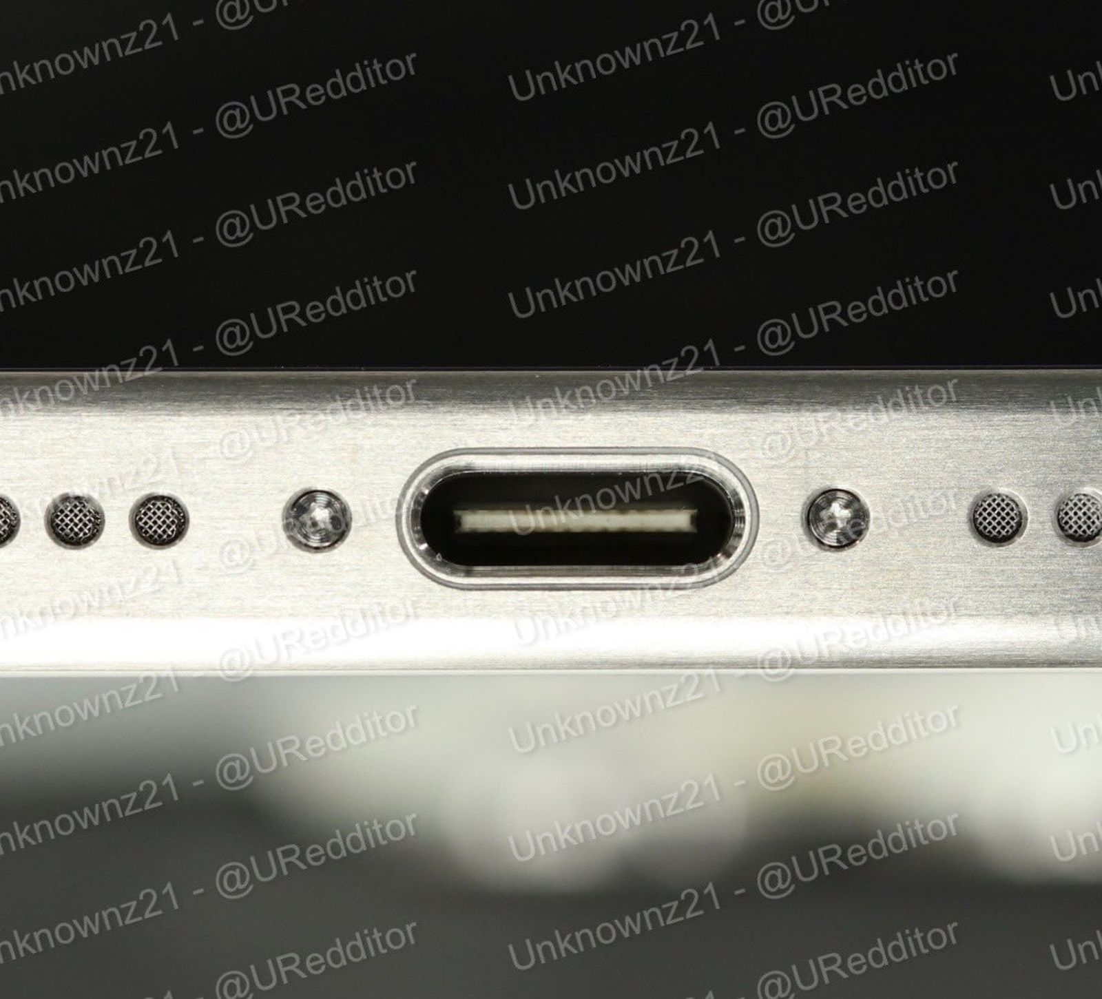 Lộ diện ảnh cổng kết nối USB-C của iPhone 15 Pro