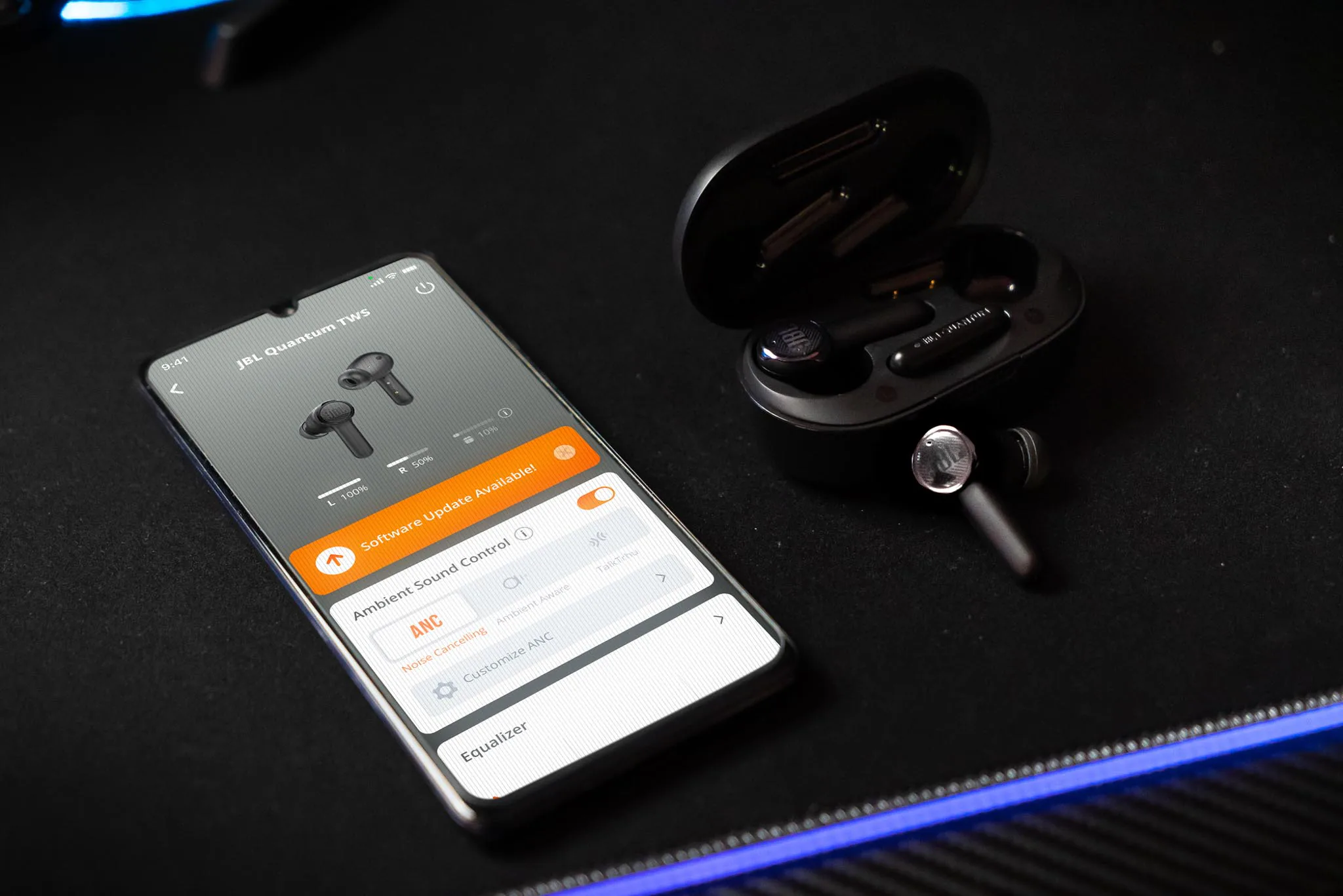 JBL® ra mắt tai nghe gaming không độ trễ JBL Quantum TWS