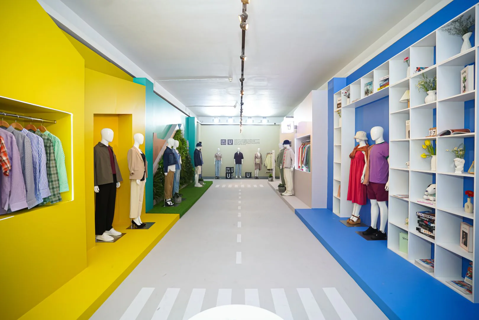 Ấn tượng không gian triển lãm giới thiệu Bộ Sưu Tập LifeWear Xuân/Hè 2023 với chủ đề “The Art of Everyday Life” từ UNIQLO