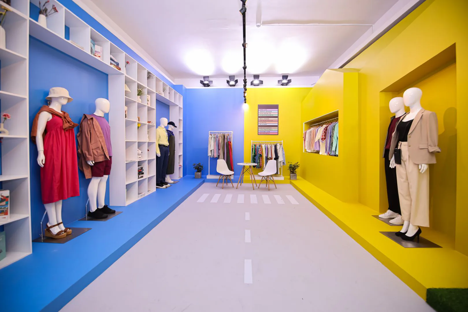 Ấn tượng không gian triển lãm giới thiệu Bộ Sưu Tập LifeWear Xuân/Hè 2023 với chủ đề “The Art of Everyday Life” từ UNIQLO