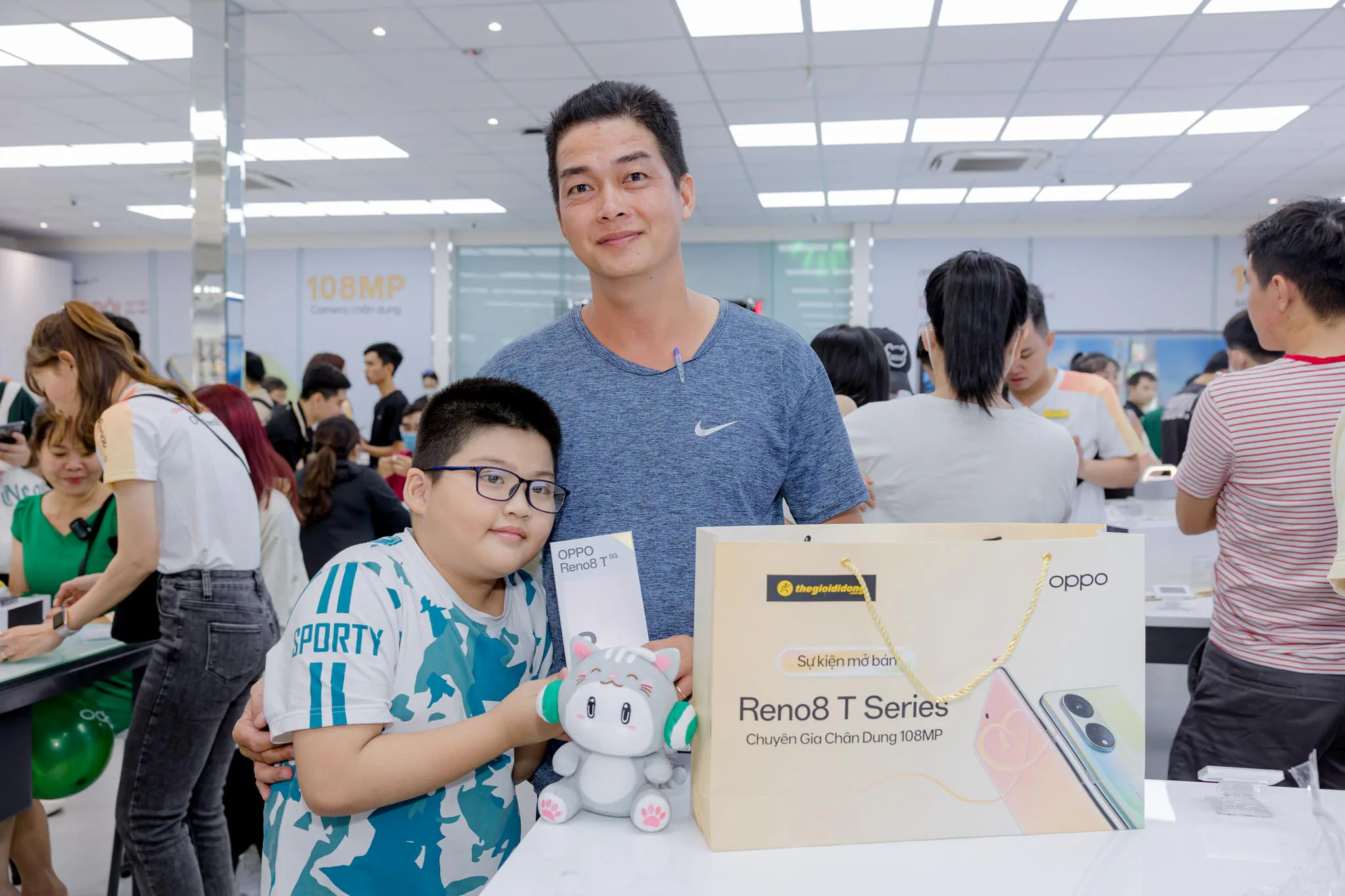 OPPO Reno8 T Series mở bán ấn tượng với 27,000 đơn đặt trước