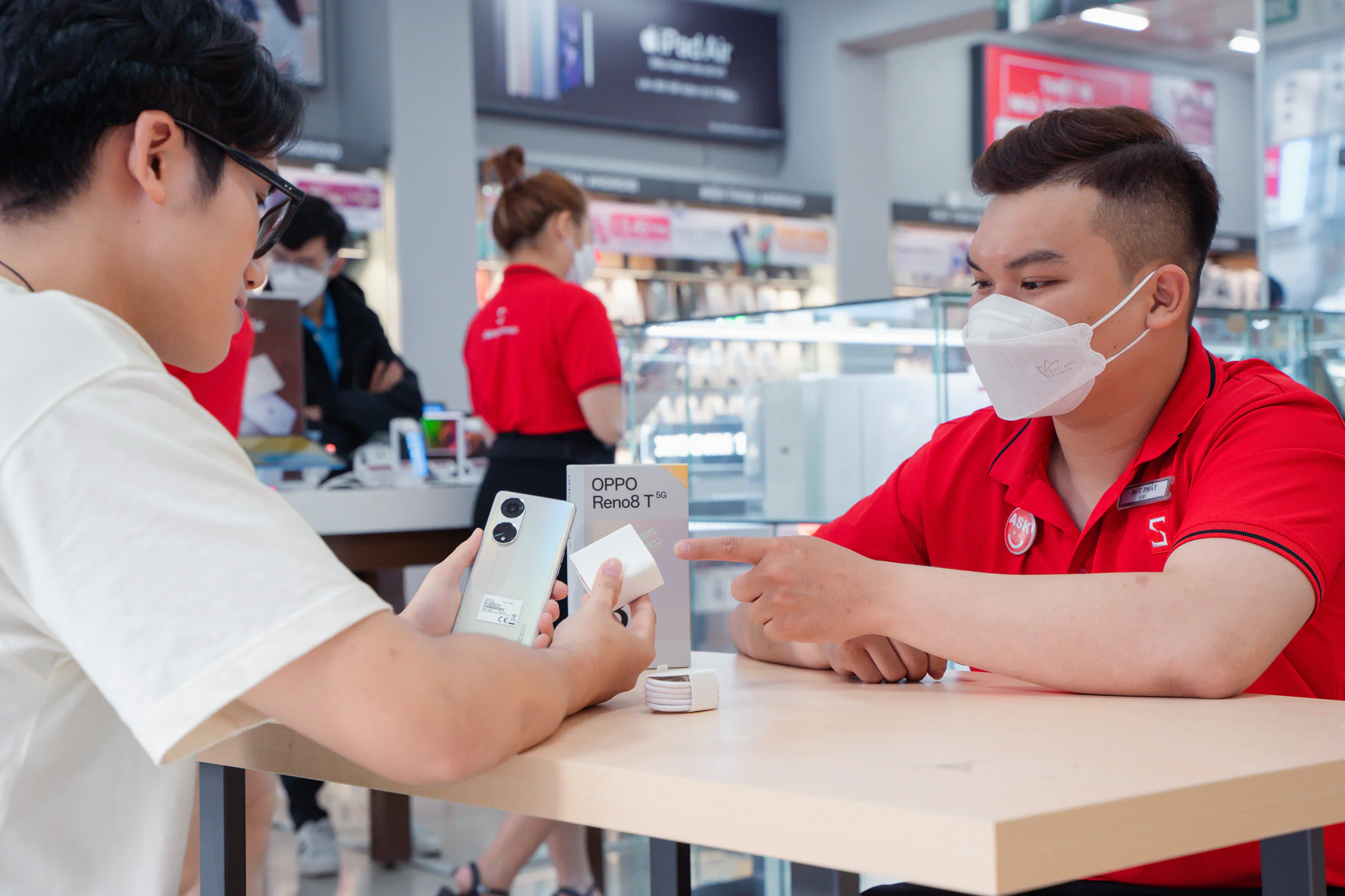 OPPO Reno 8T series mở bán tại CellphoneS, giá từ 8.49 triệu